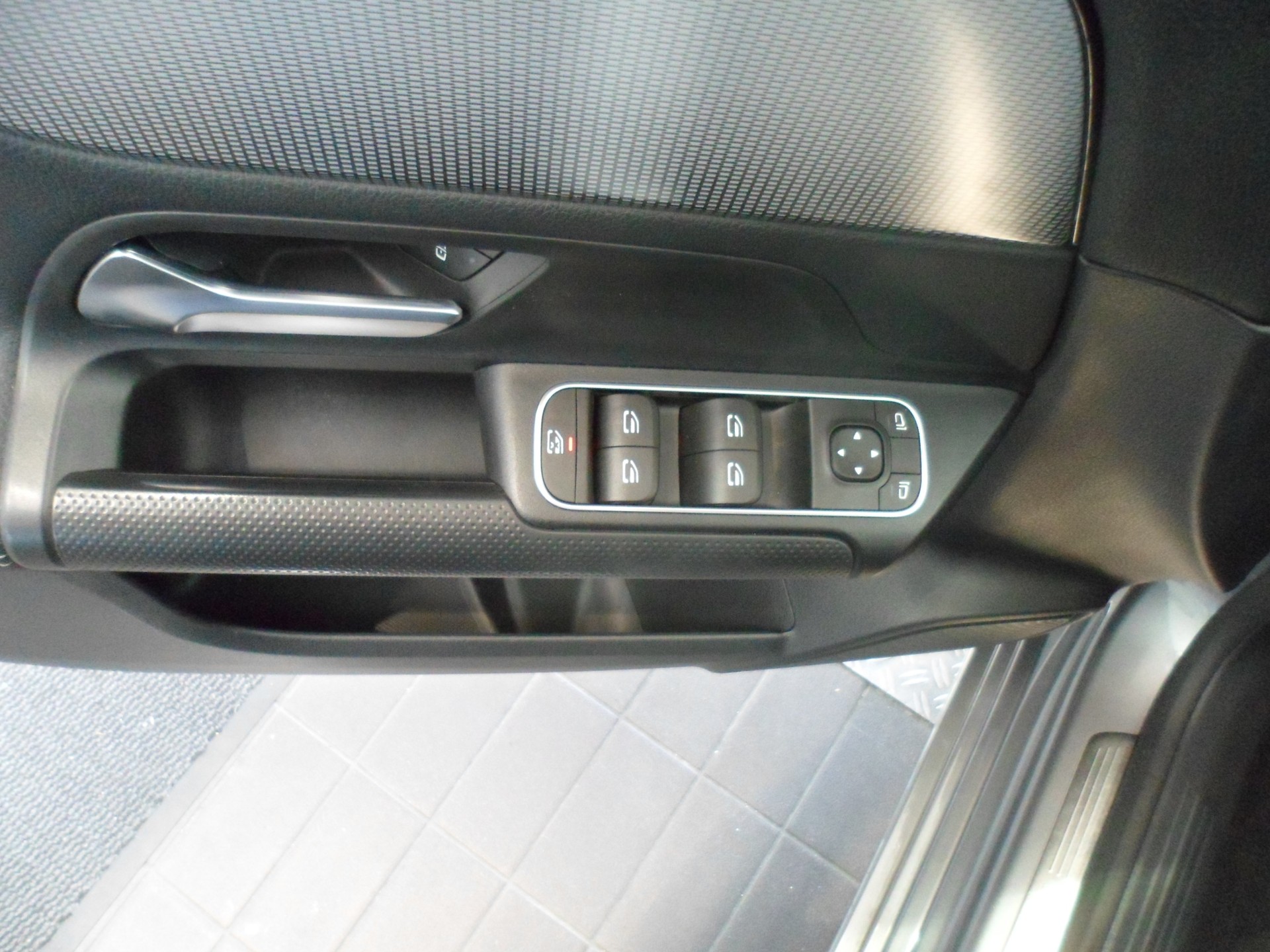 MERCEDES-BENZ B 200 Progressive 7G-DCT-image-8