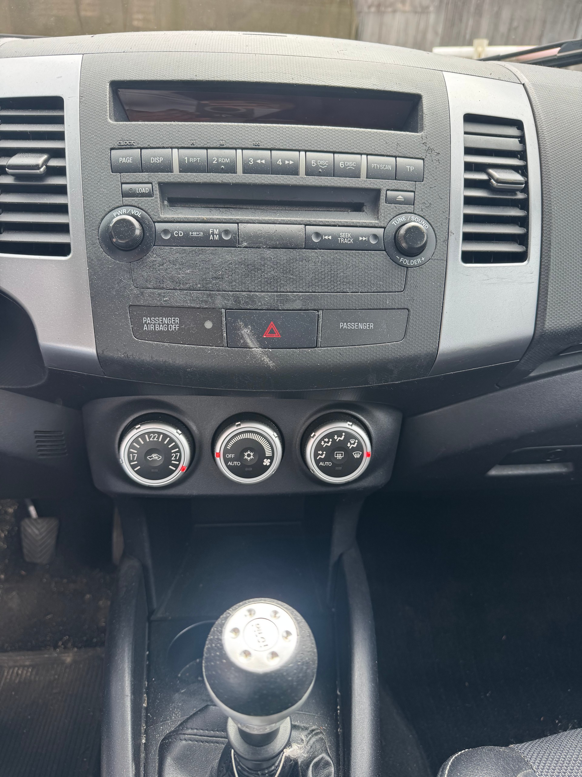 PEUGEOT 4007 2.2 HDi Platinum Edition-image-8