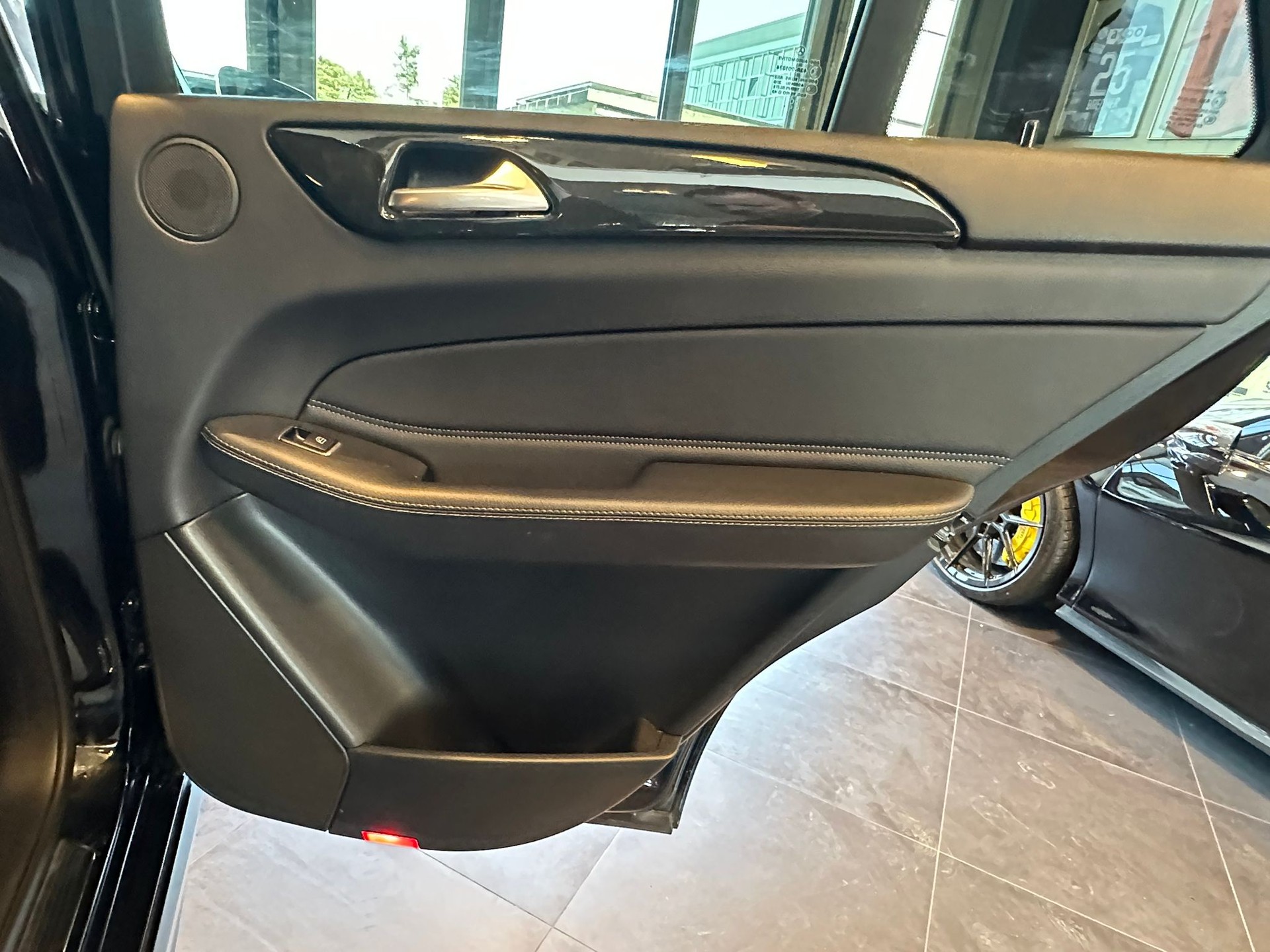 MERCEDES-BENZ GLE 500 e 4Matic 7G-Tronic-image-14