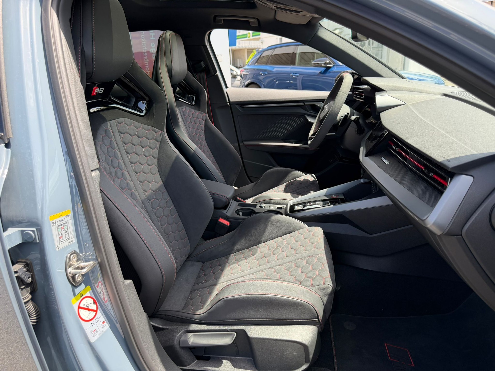 AUDI RS3 Sportback 2.5 TSI quattro S-tronic-image-12