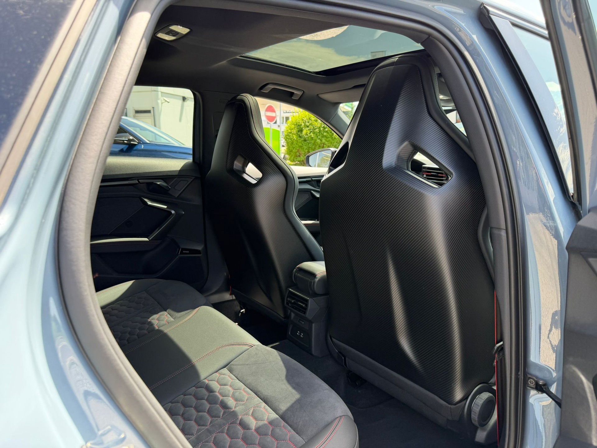 AUDI RS3 Sportback 2.5 TSI quattro S-tronic-image-10