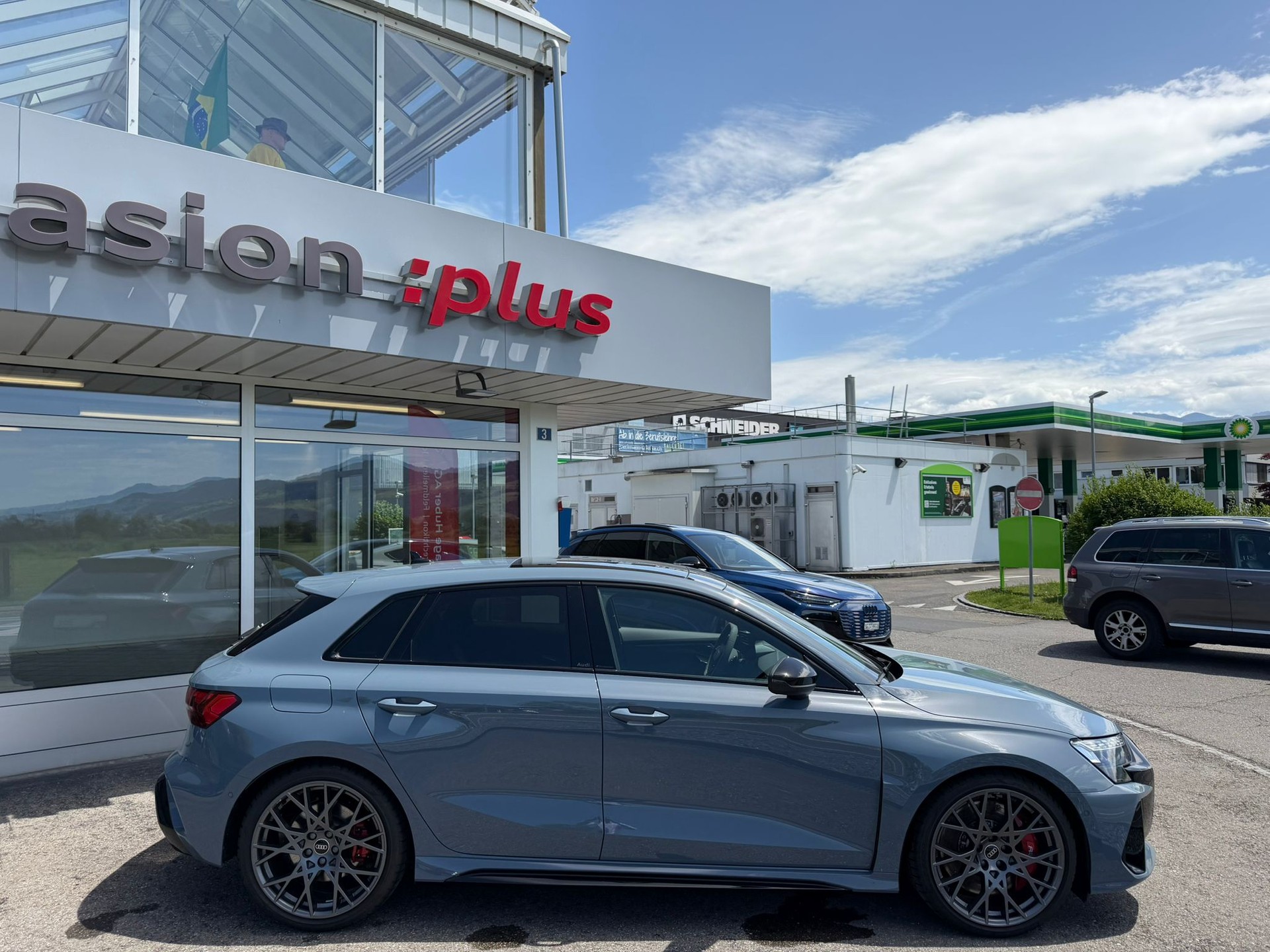AUDI RS3 Sportback 2.5 TSI quattro S-tronic-image-2