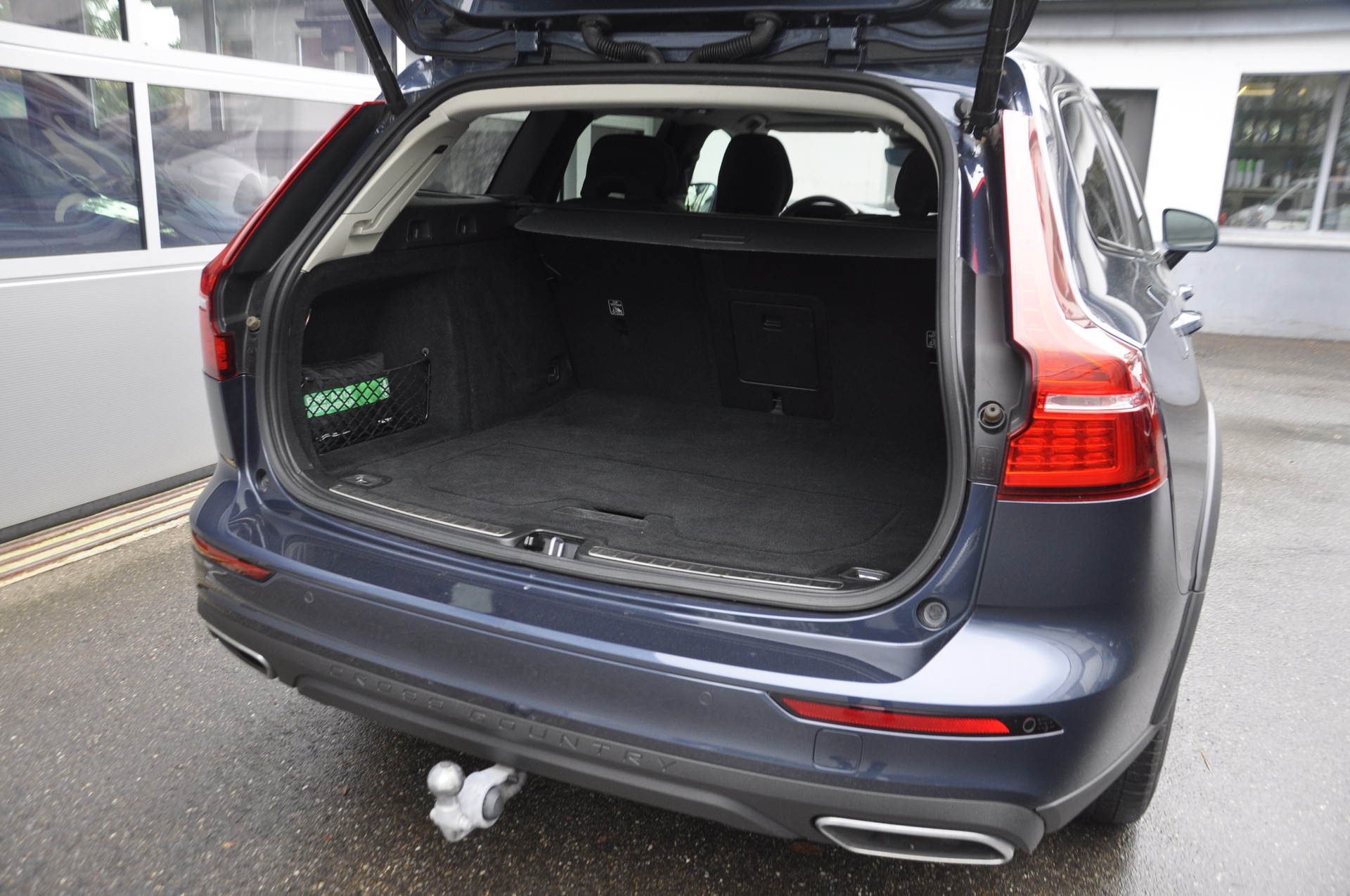 VOLVO V60 Cross Country B5 Benzin Mild Hybrid AWD Geartronic I Anhängerkupplung-image-14