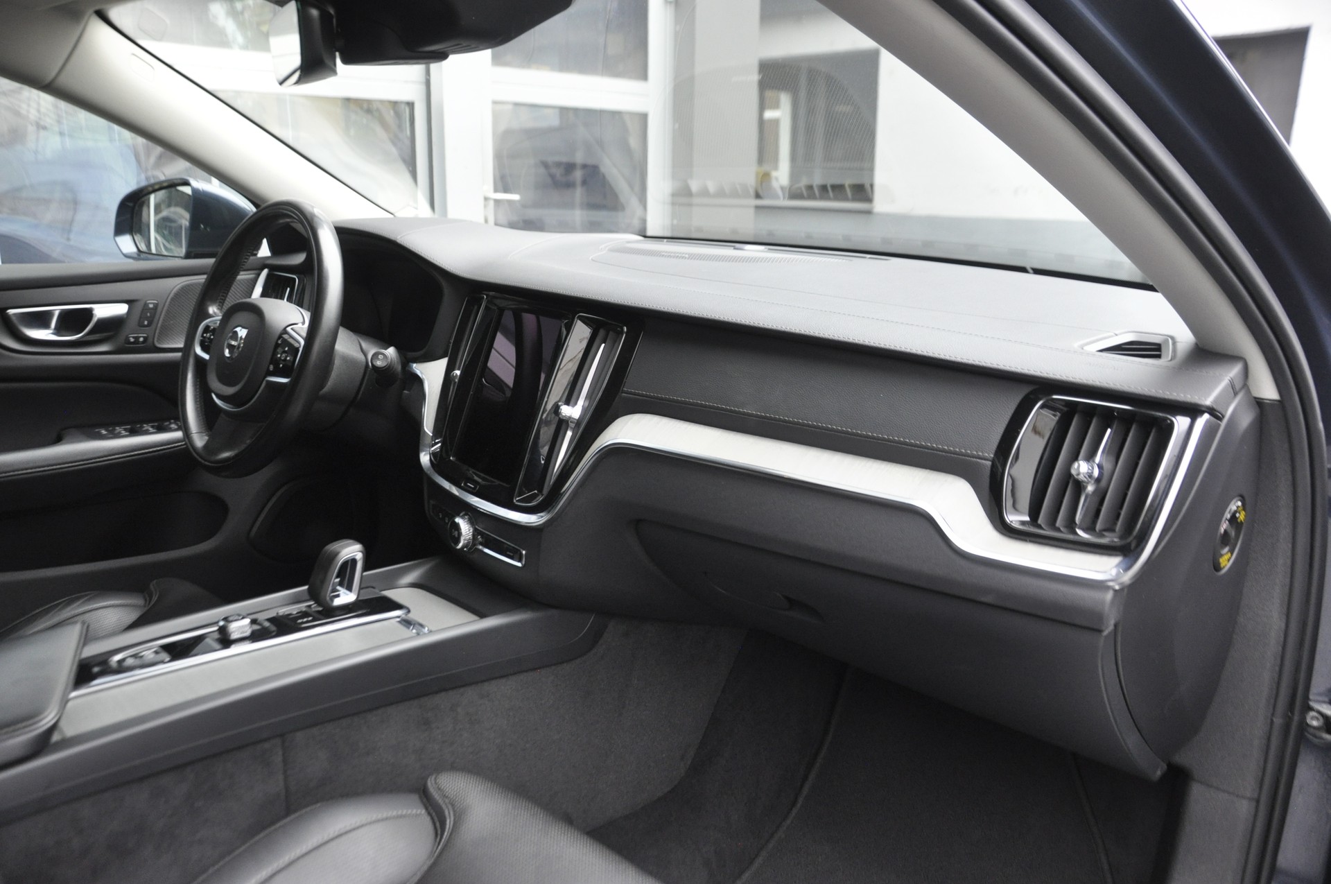 VOLVO V60 Cross Country B5 Benzin Mild Hybrid AWD Geartronic I Anhängerkupplung-image-7