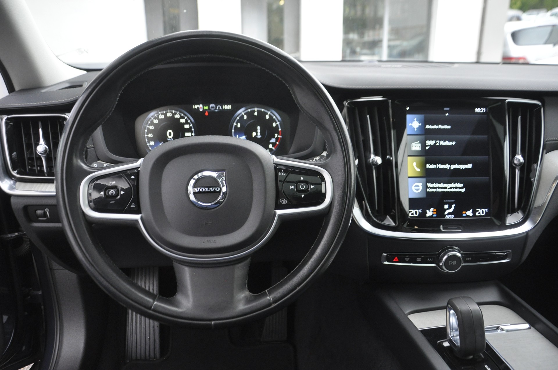 VOLVO V60 Cross Country B5 Benzin Mild Hybrid AWD Geartronic I Anhängerkupplung-image-9
