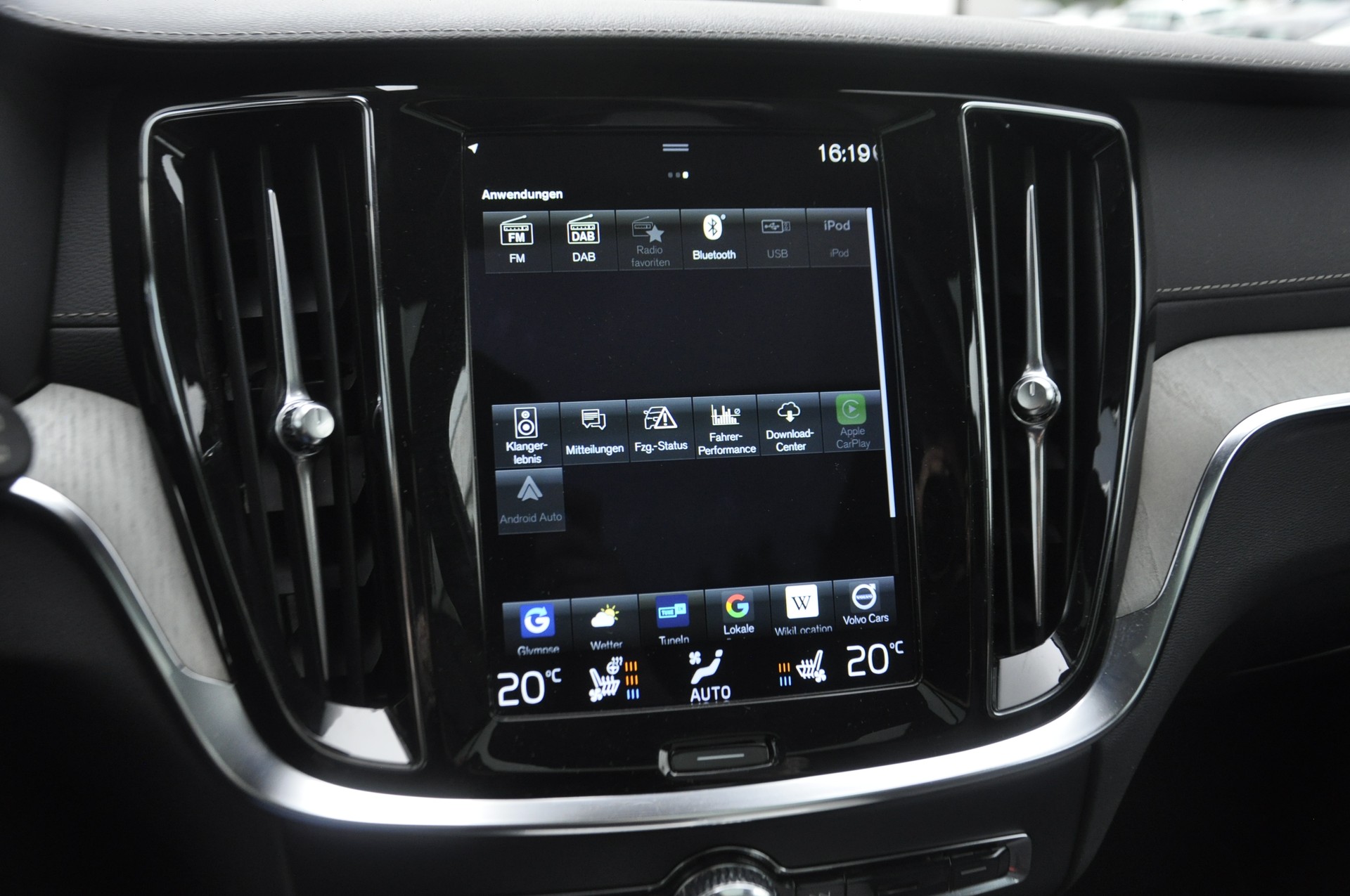 VOLVO V60 Cross Country B5 Benzin Mild Hybrid AWD Geartronic I Anhängerkupplung-image-12