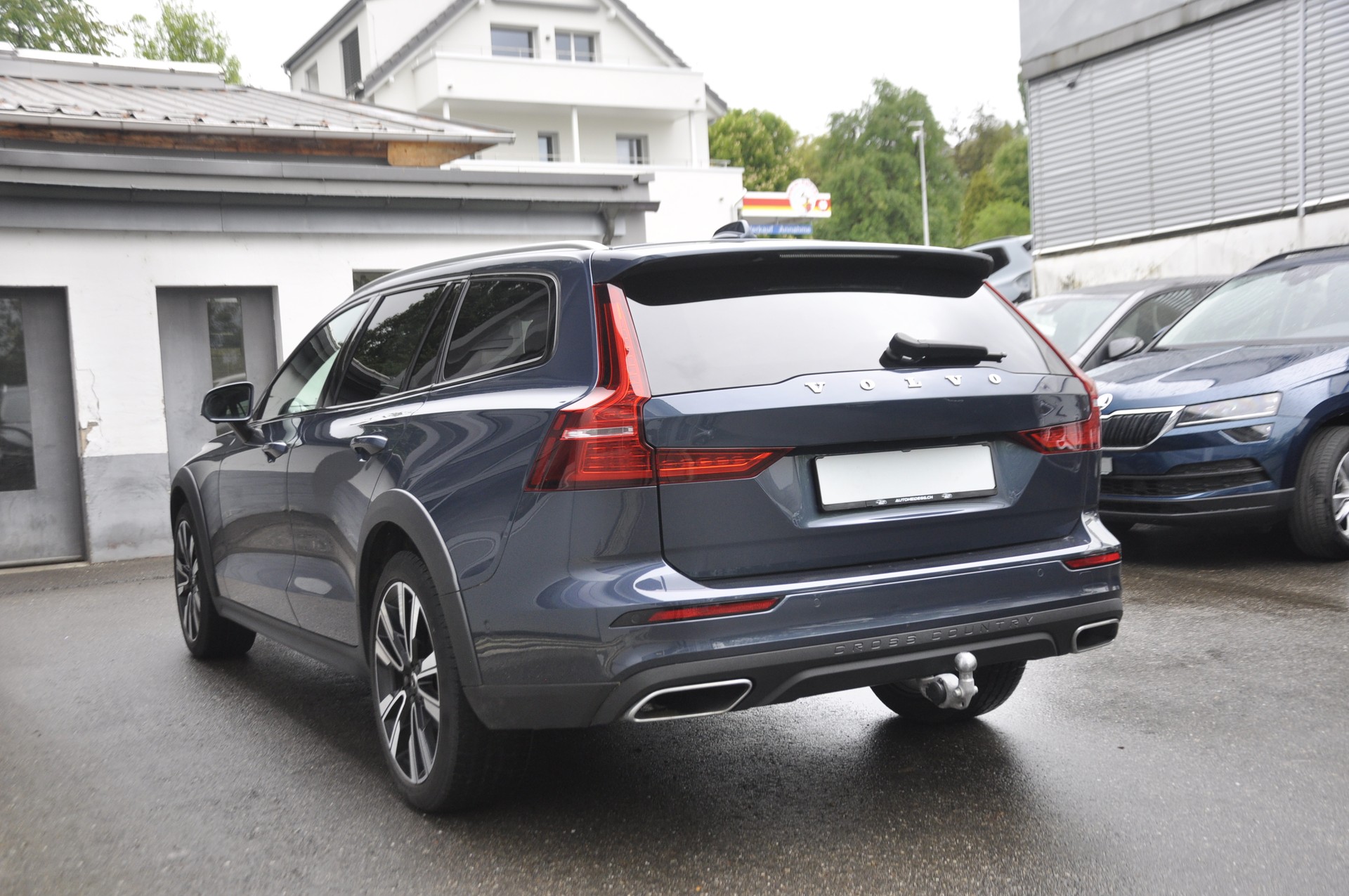 VOLVO V60 Cross Country B5 Benzin Mild Hybrid AWD Geartronic I Anhängerkupplung-image-15