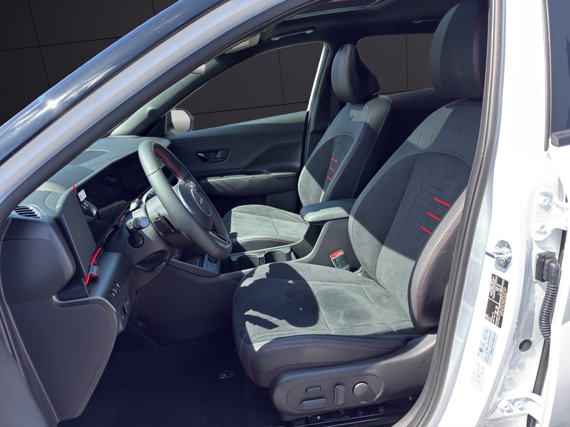 HYUNDAI Kona EV 65.4 kWh N Line-image-14