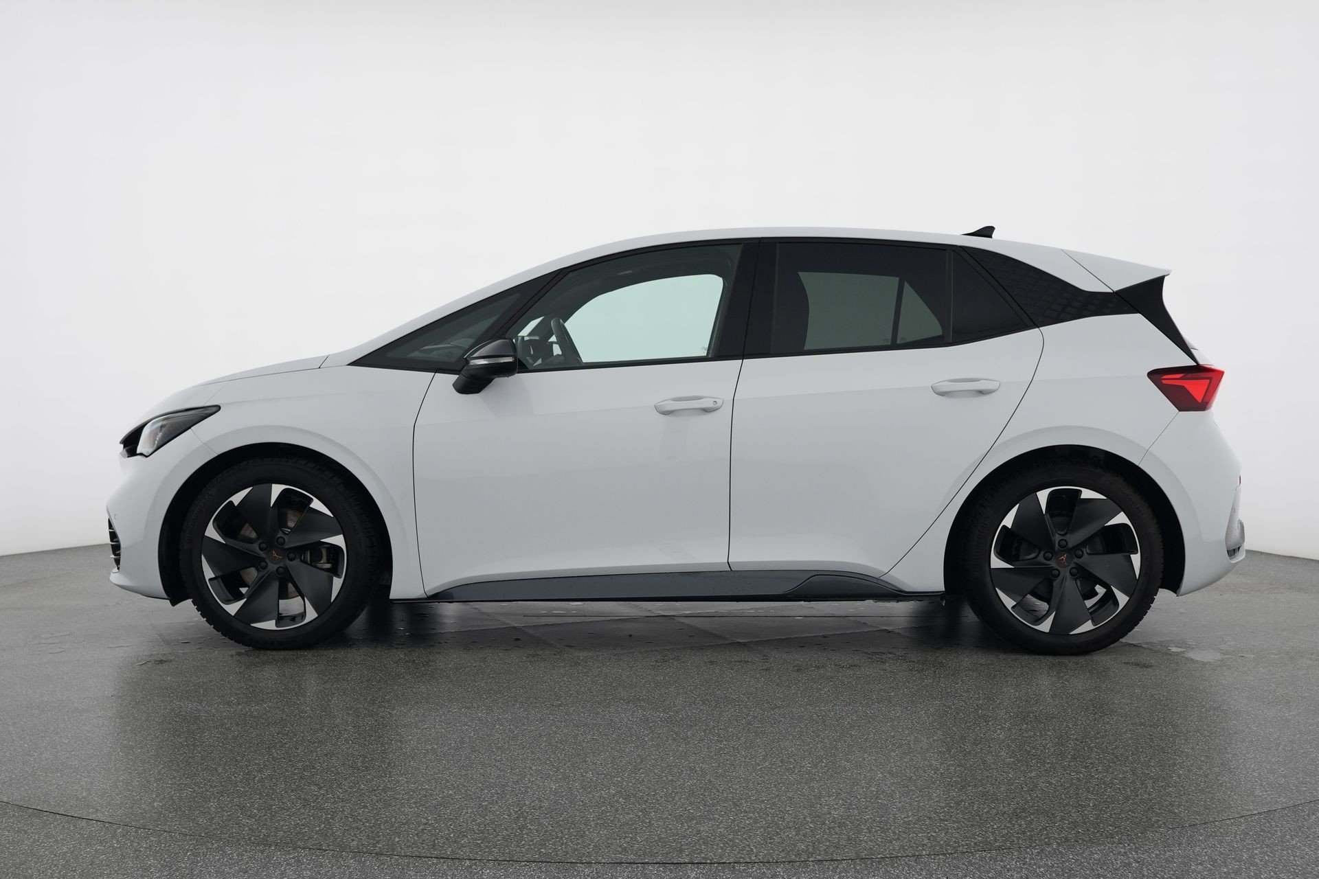 CUPRA Born 58 kWh-showroom-element-2