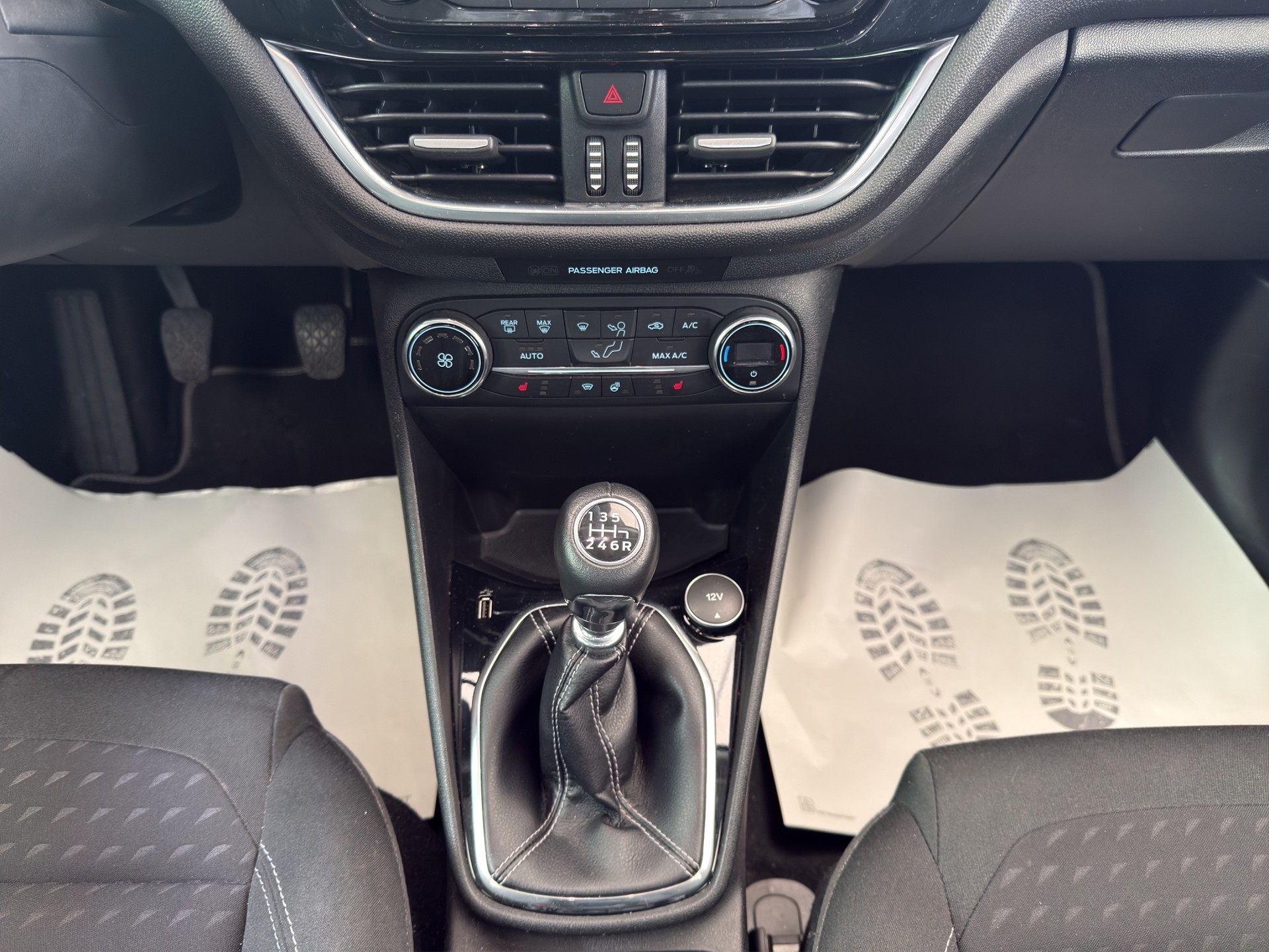 FORD Fiesta 1.0 SCTi Titanium-image-10