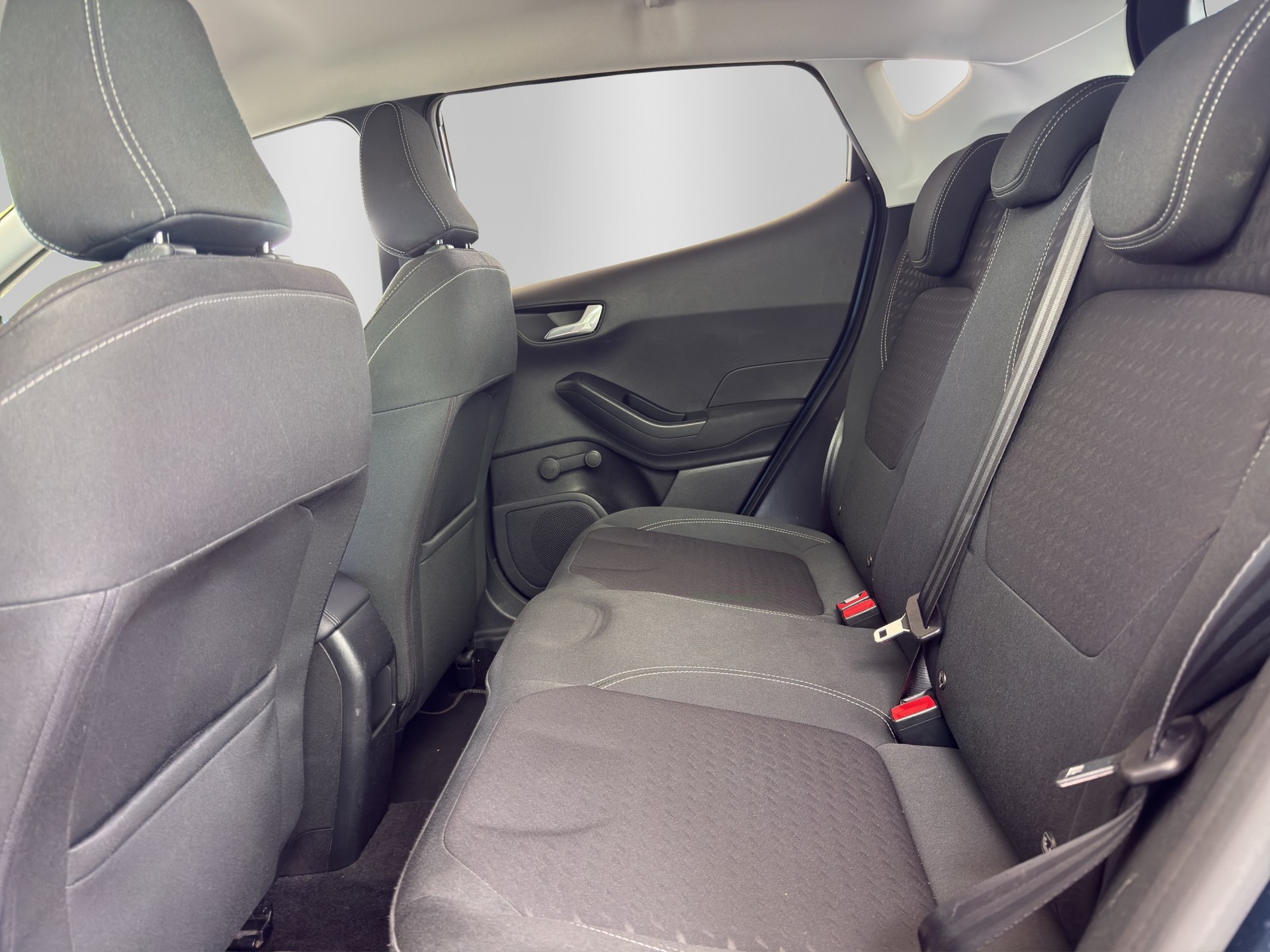 FORD Fiesta 1.0 SCTi Titanium-image-13