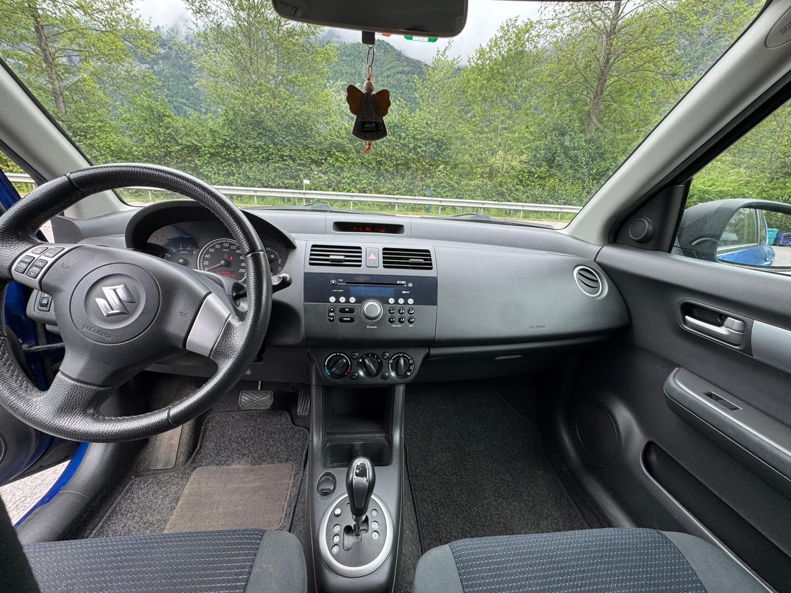 SUZUKI Swift 1.3i 16V GL-image-9