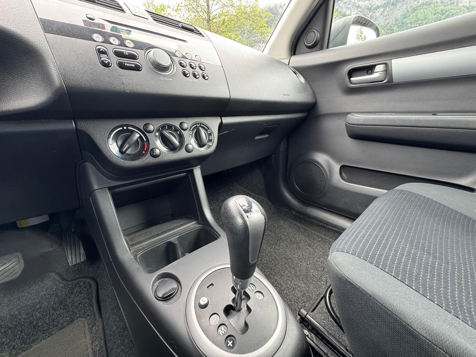 SUZUKI Swift 1.3i 16V GL-image-12