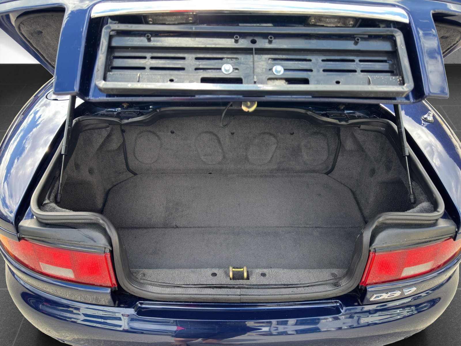 ASTON MARTIN DB7-image-6