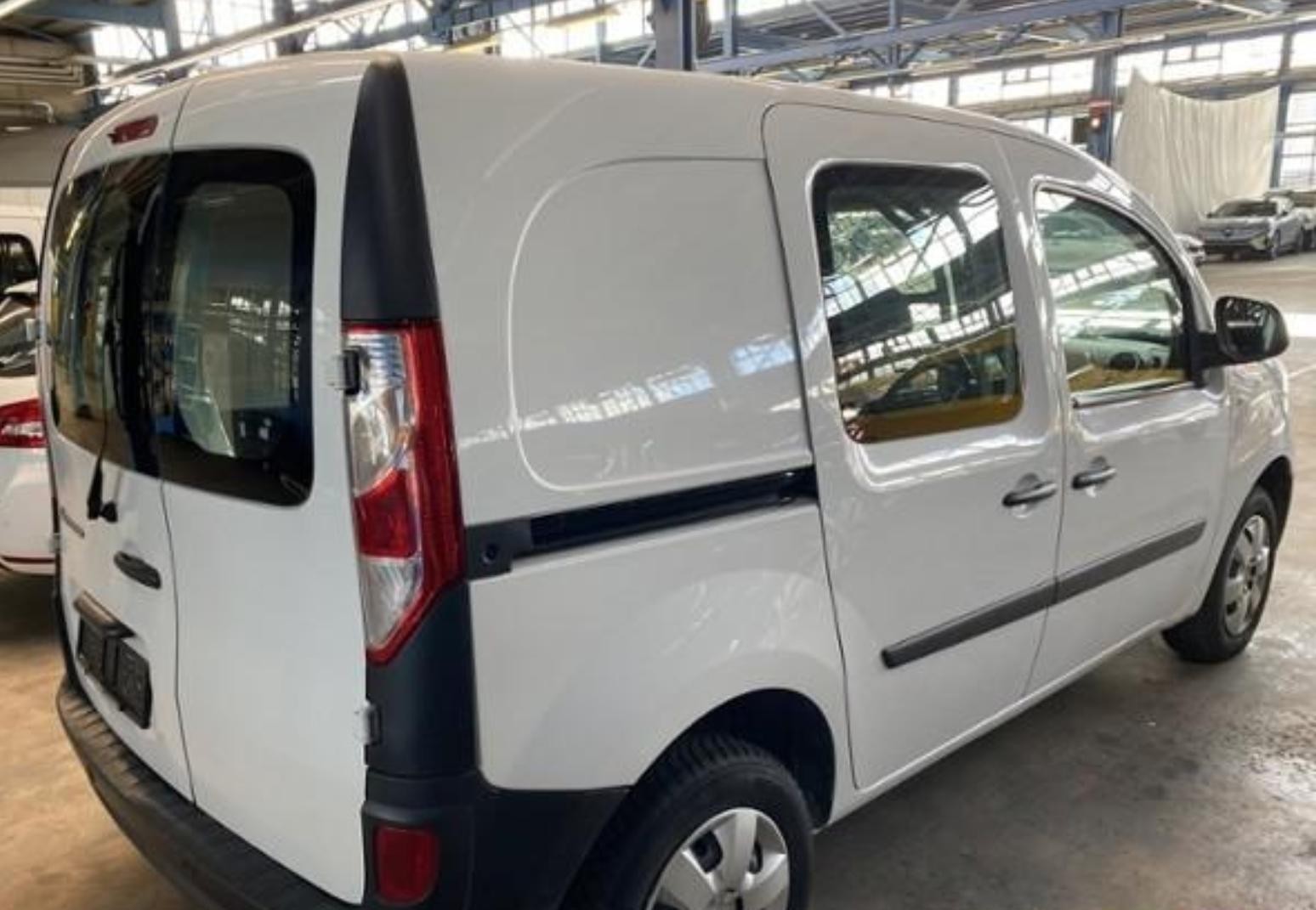 RENAULT Kangoo Medium TCe 115 Business A-image-2