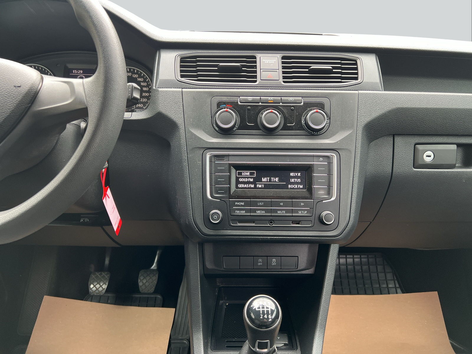 VW Caddy 2.0TDI 4Motion BlueMotion Technology-image-13