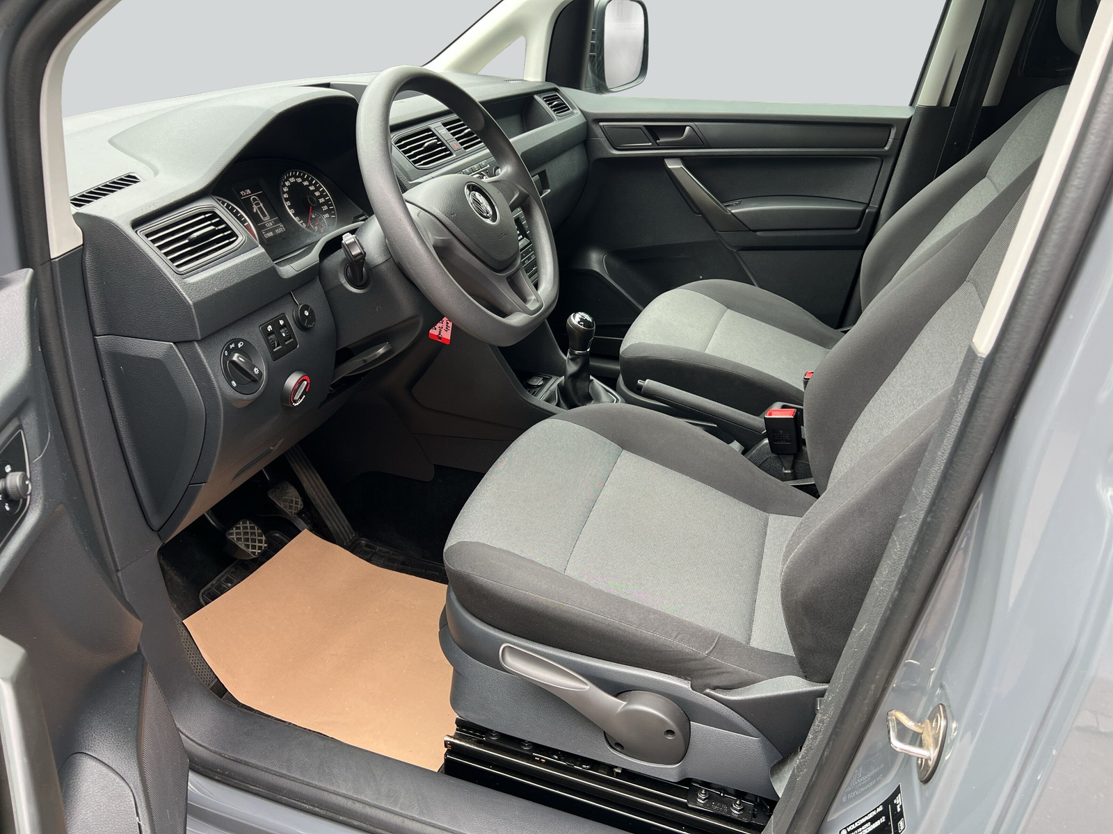 VW Caddy 2.0TDI 4Motion BlueMotion Technology-image-8