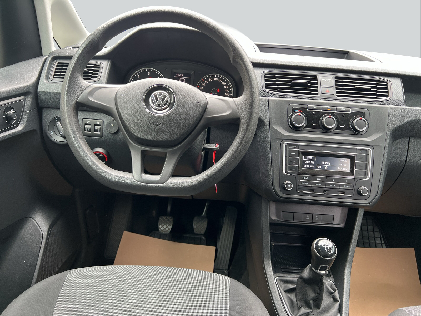 VW Caddy 2.0TDI 4Motion BlueMotion Technology-image-12