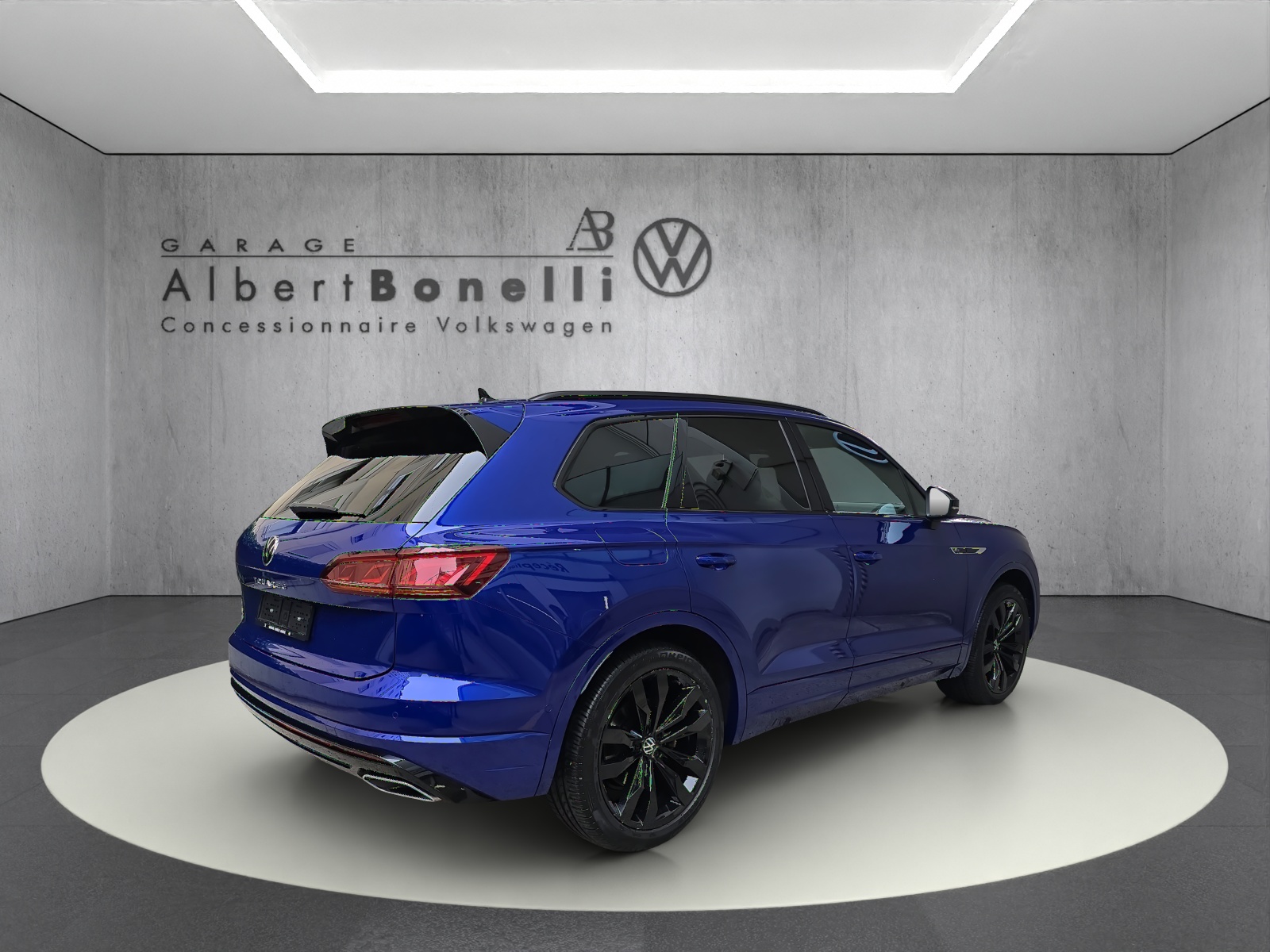 VW Touareg 3.0 TDI R Line Tiptronic-image-2