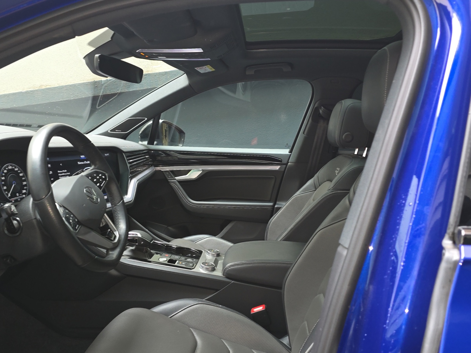 VW Touareg 3.0 TSI eHybrid R Tiptronic-image-4