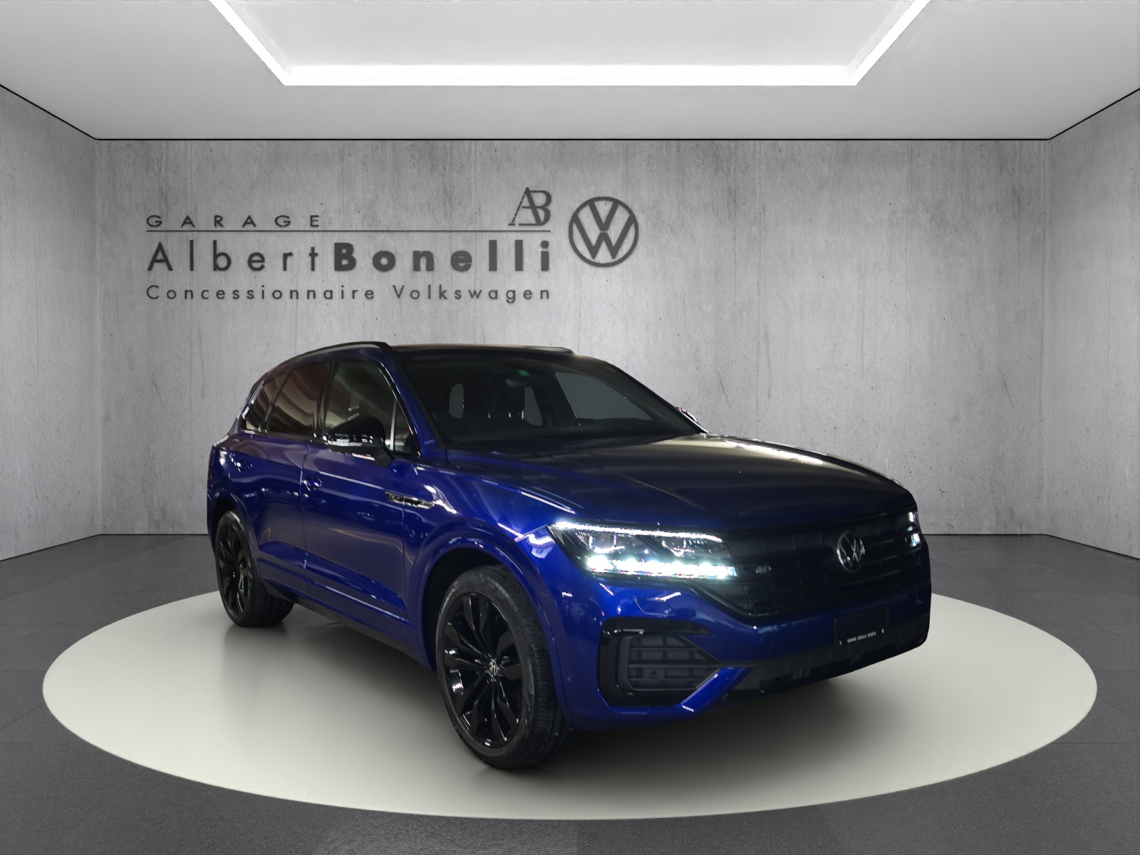 VW Touareg 3.0 TDI R Line Tiptronic-image-3