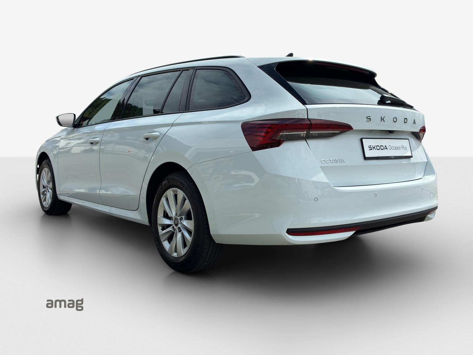 SKODA Octavia Combi 2.0 TDI DSG Selection-image-2
