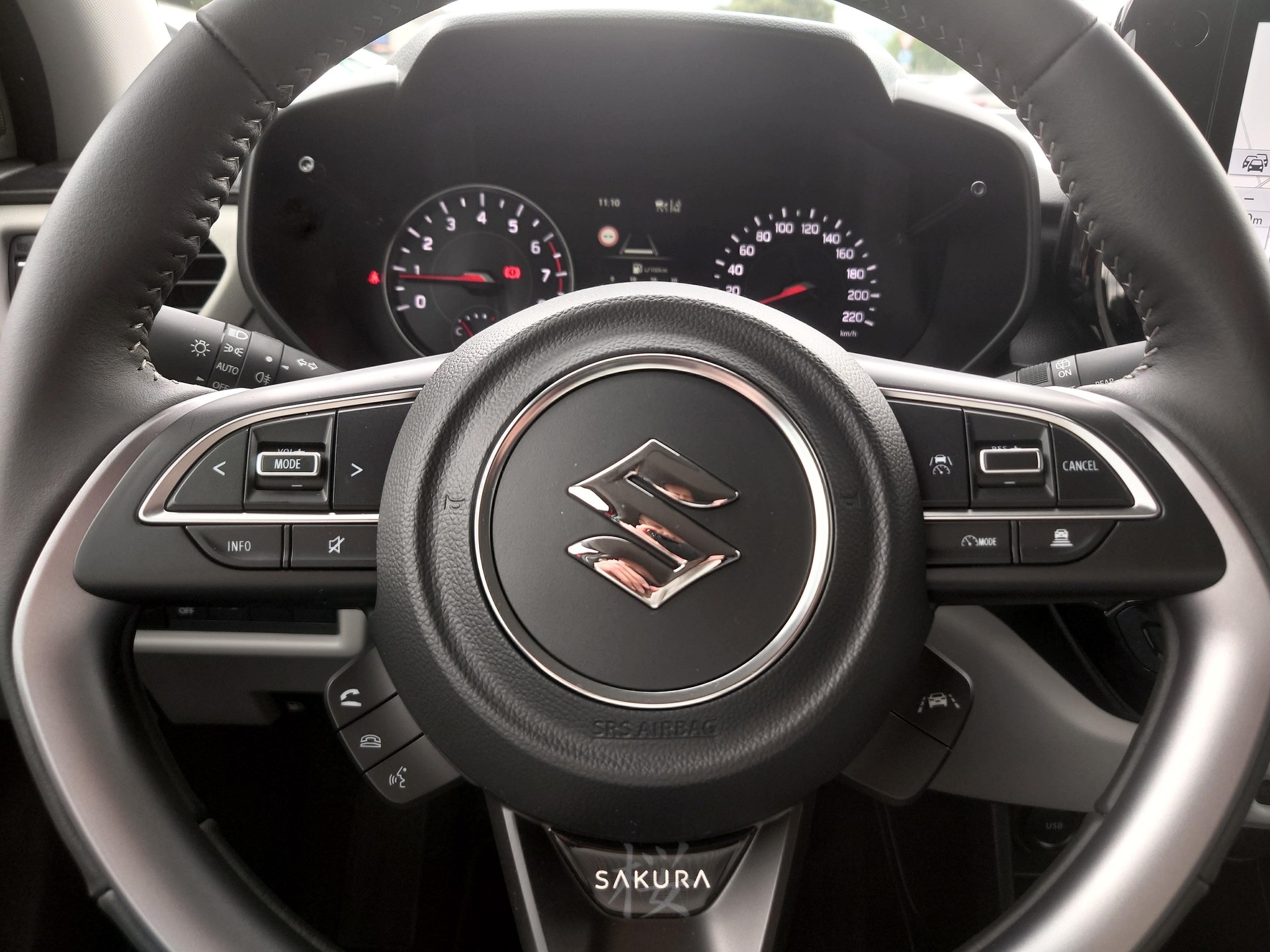SUZUKI Swift 1.2 Sakura Hybrid 4x4-image-6