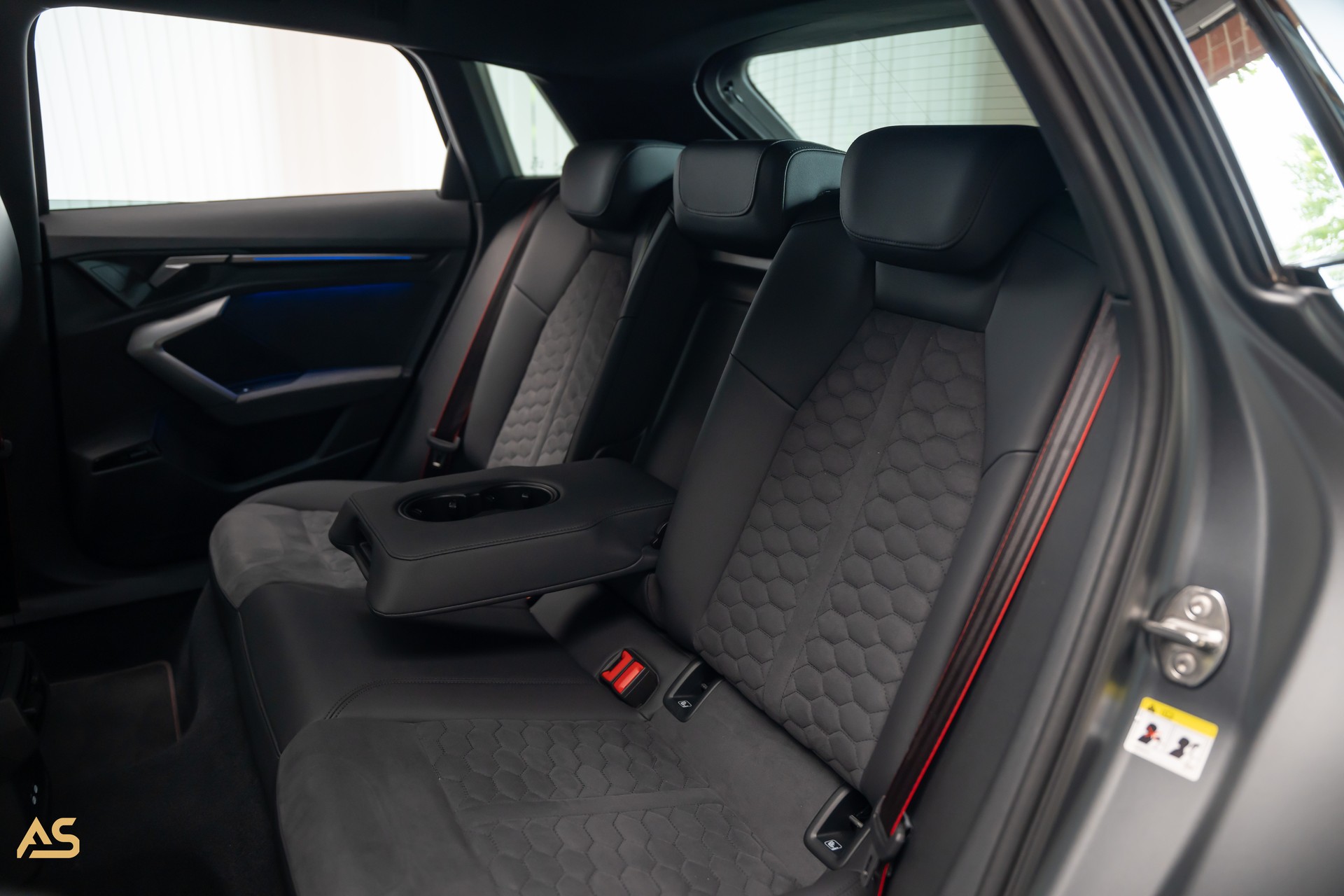 AUDI RS3 Sportback 2.5 TSI Facelift *POLARMATTGRAU* TRAUM | R8-SCHALENSITZE | PANORAMA | CARBON | WERKSGARANTIE 2030 | ASSP+ (CH)-image-17