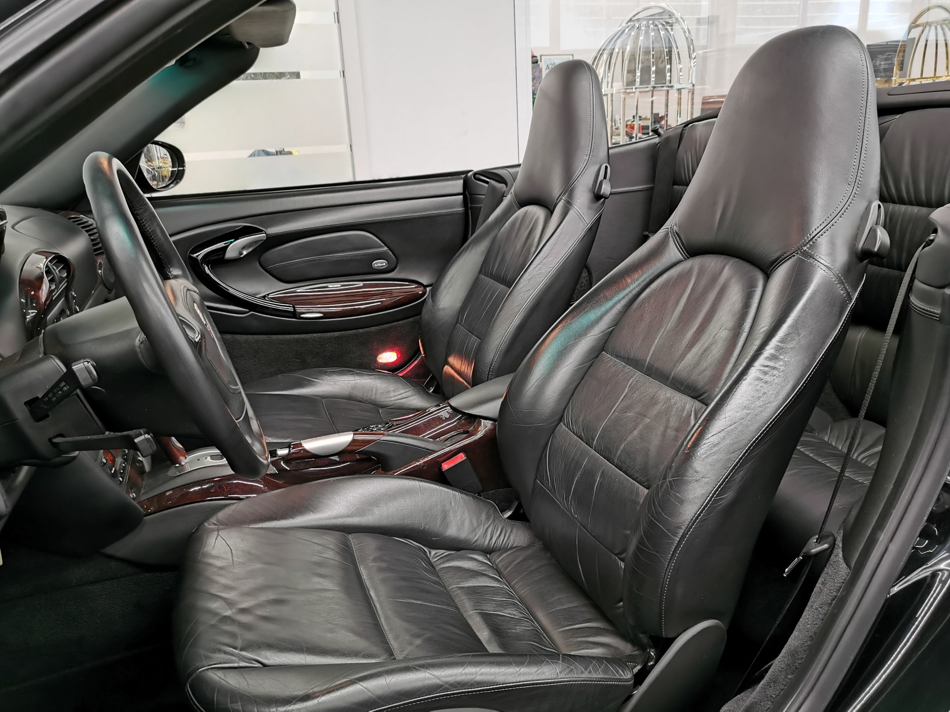 PORSCHE 911 Carrera 4 Cabrio 996 320 PS KLASSIKER FACELIFT ALL BLACK EXKLUSIVE AUTO CH-AUTO, AUSTAUSCHMOTOR PORSCHE LEDER-image-12