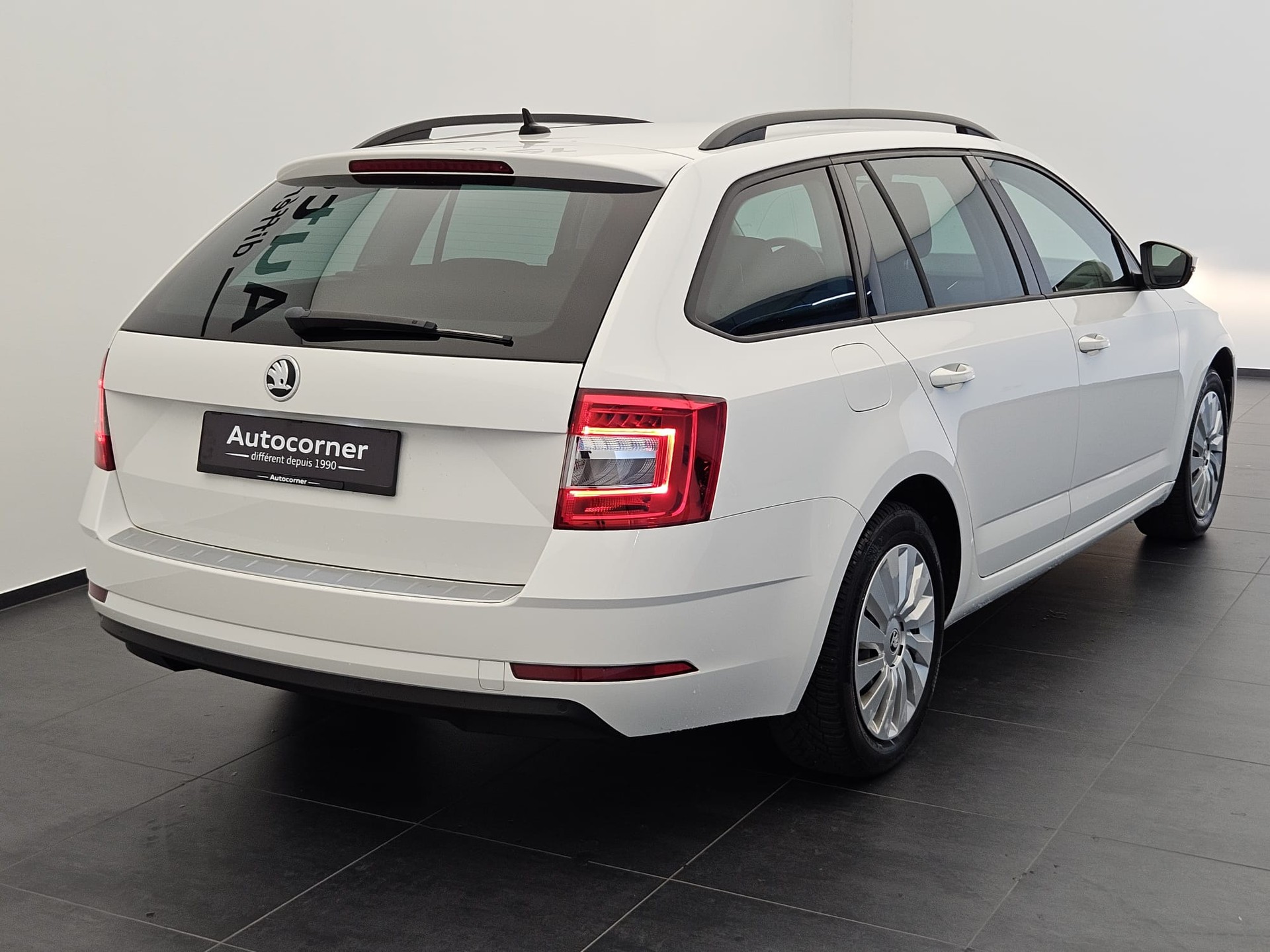 SKODA Octavia Combi 2.0 TDI Ambition DSG-image-6