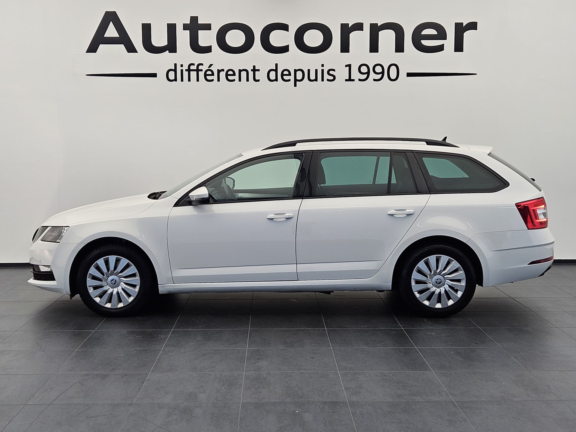 SKODA Octavia Combi 2.0 TDI Ambition DSG-image-1