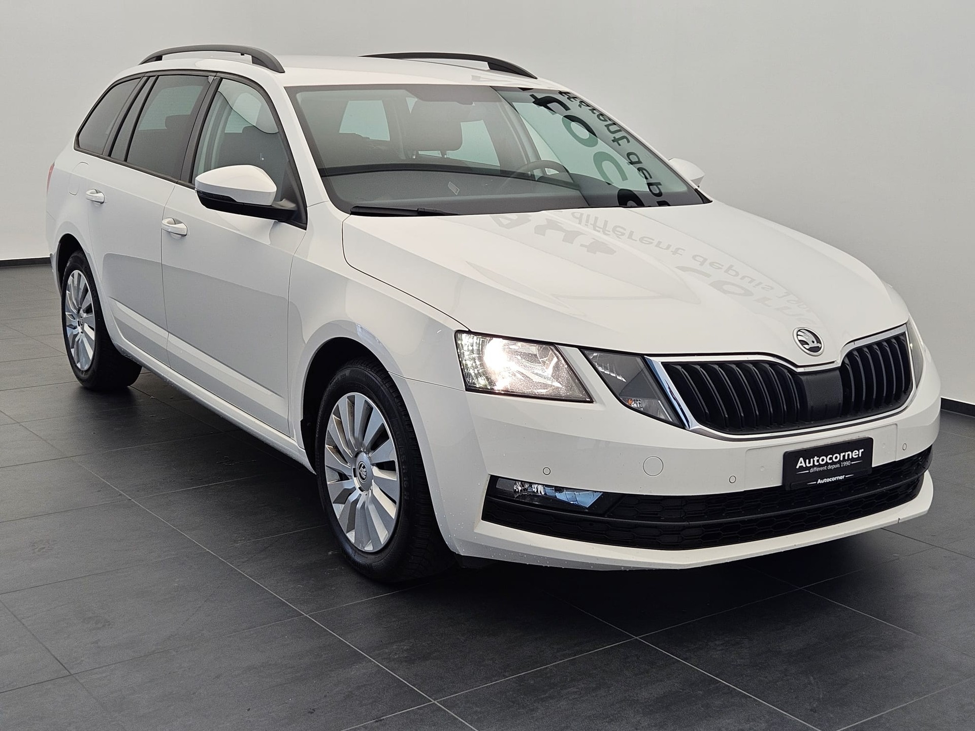 SKODA Octavia Combi 2.0 TDI Ambition DSG-image-4