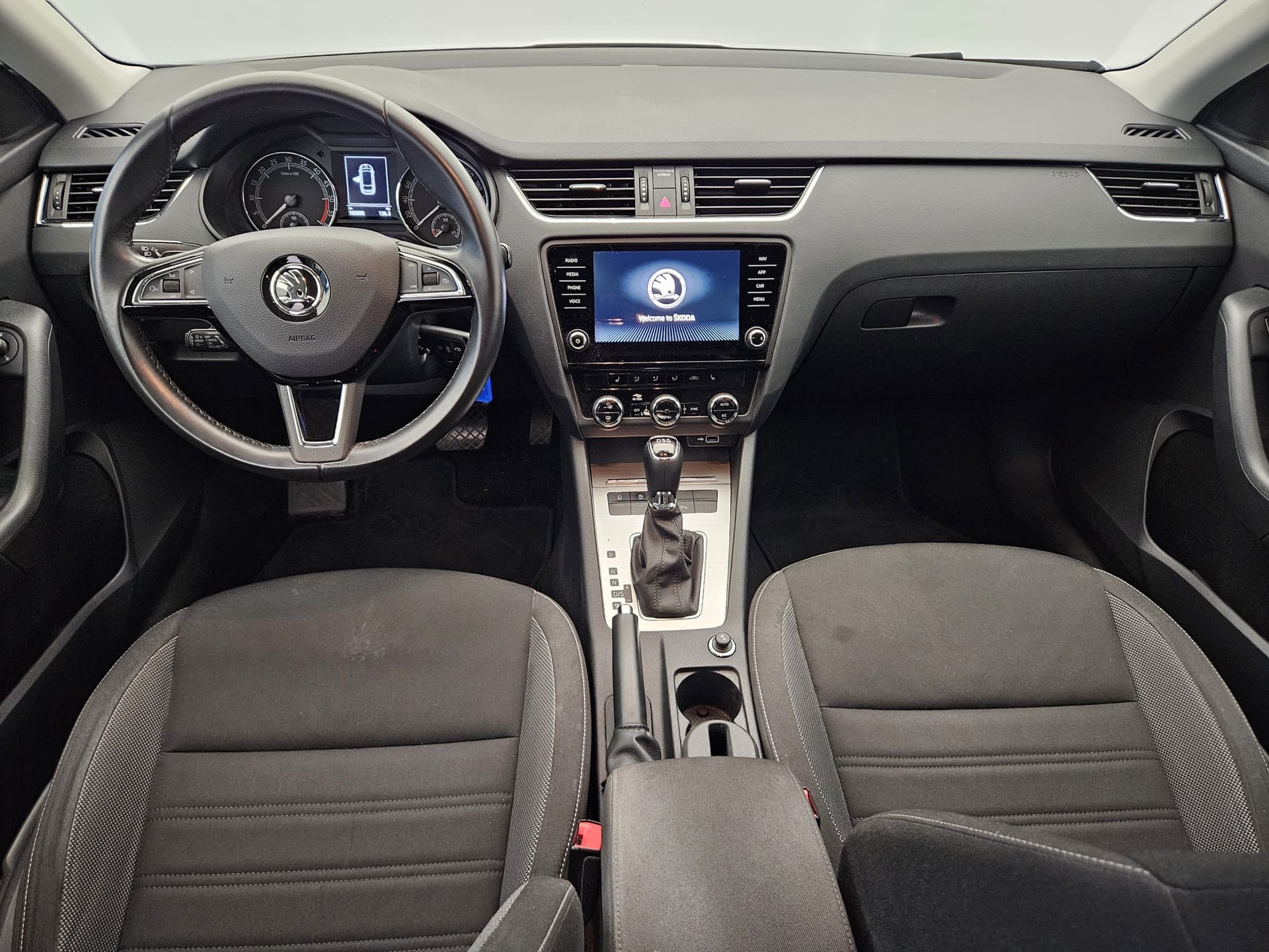 SKODA Octavia Combi 2.0 TDI Ambition DSG-image-9