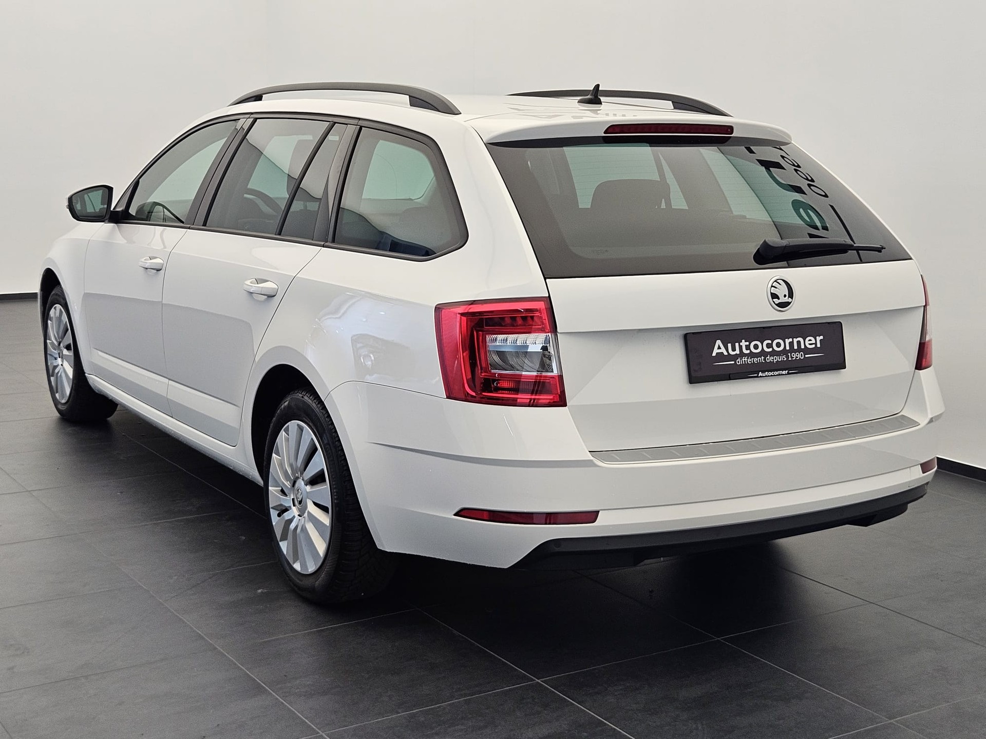 SKODA Octavia Combi 2.0 TDI Ambition DSG-image-8