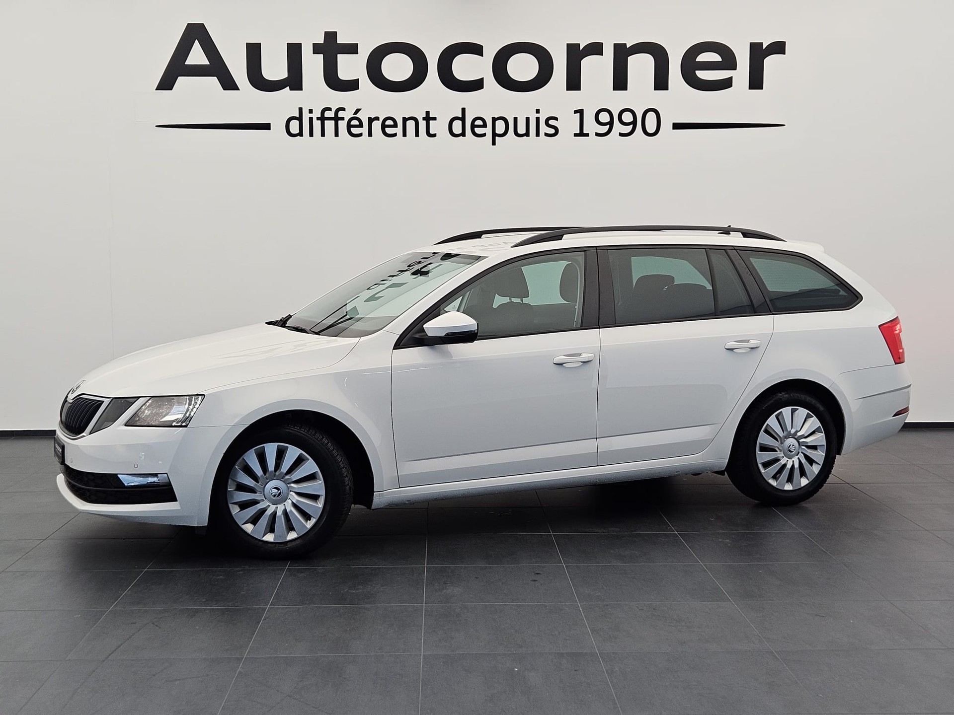 SKODA Octavia Combi 2.0 TDI Ambition DSG-image-0