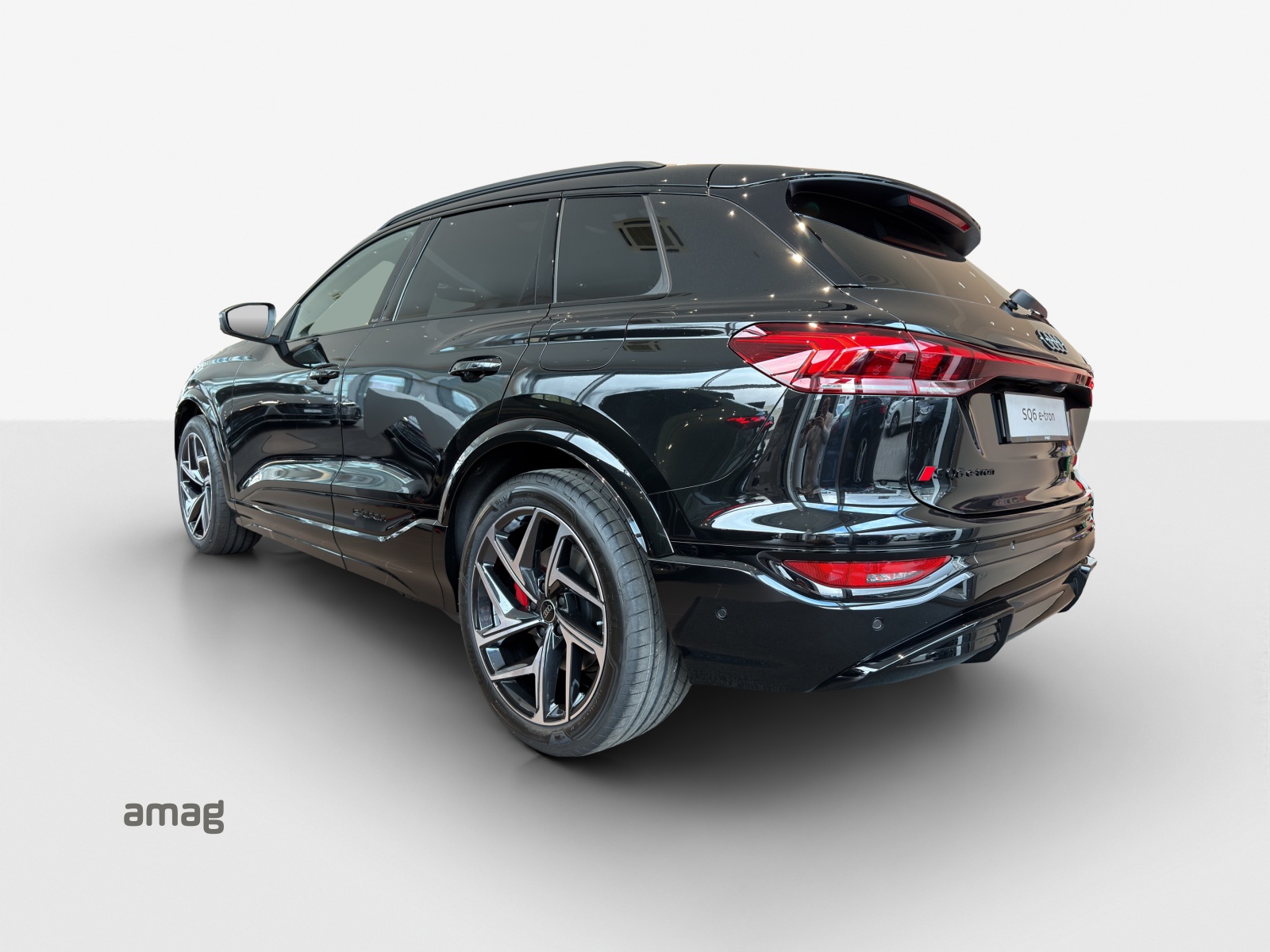 AUDI SQ6 e-tron quattro-image-1