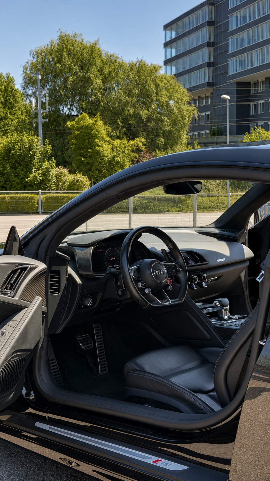AUDI 5.2 FSI V10 plus quattro S-Tronic-image-3