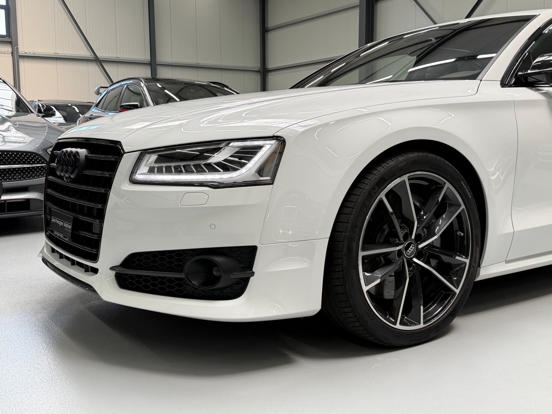 AUDI S8 4.0 TFSI V8 plus quattro tiptronic-image-1