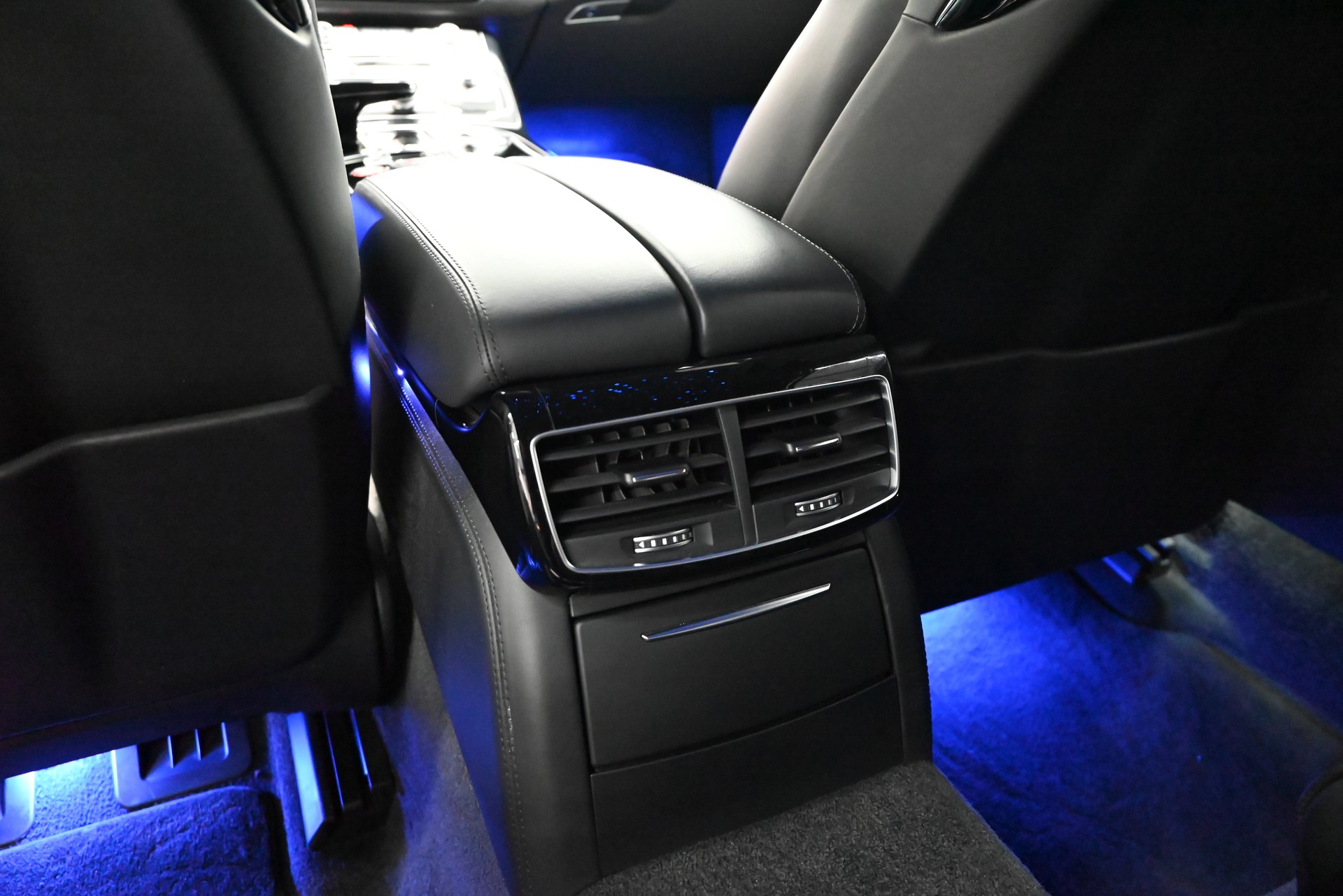 AUDI S8 4.0 TFSI V8 plus quattro tiptronic-image-25