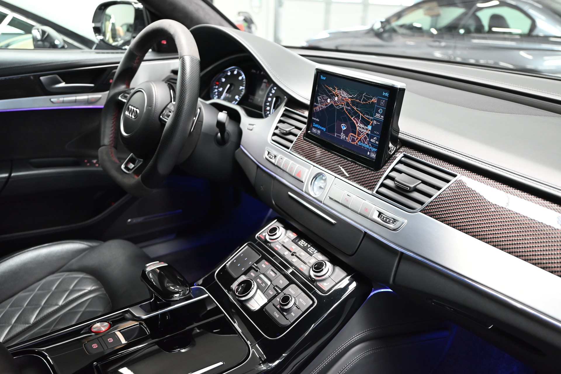 AUDI S8 4.0 TFSI V8 plus quattro tiptronic-image-28