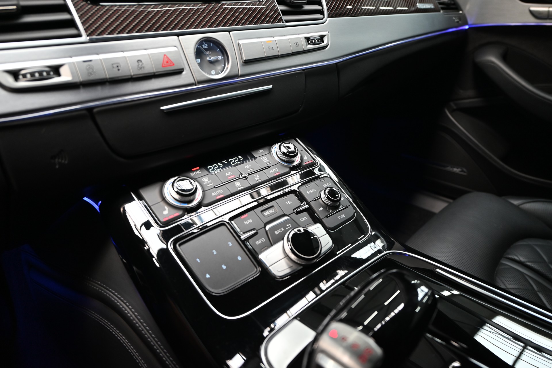 AUDI S8 4.0 TFSI V8 plus quattro tiptronic-image-17