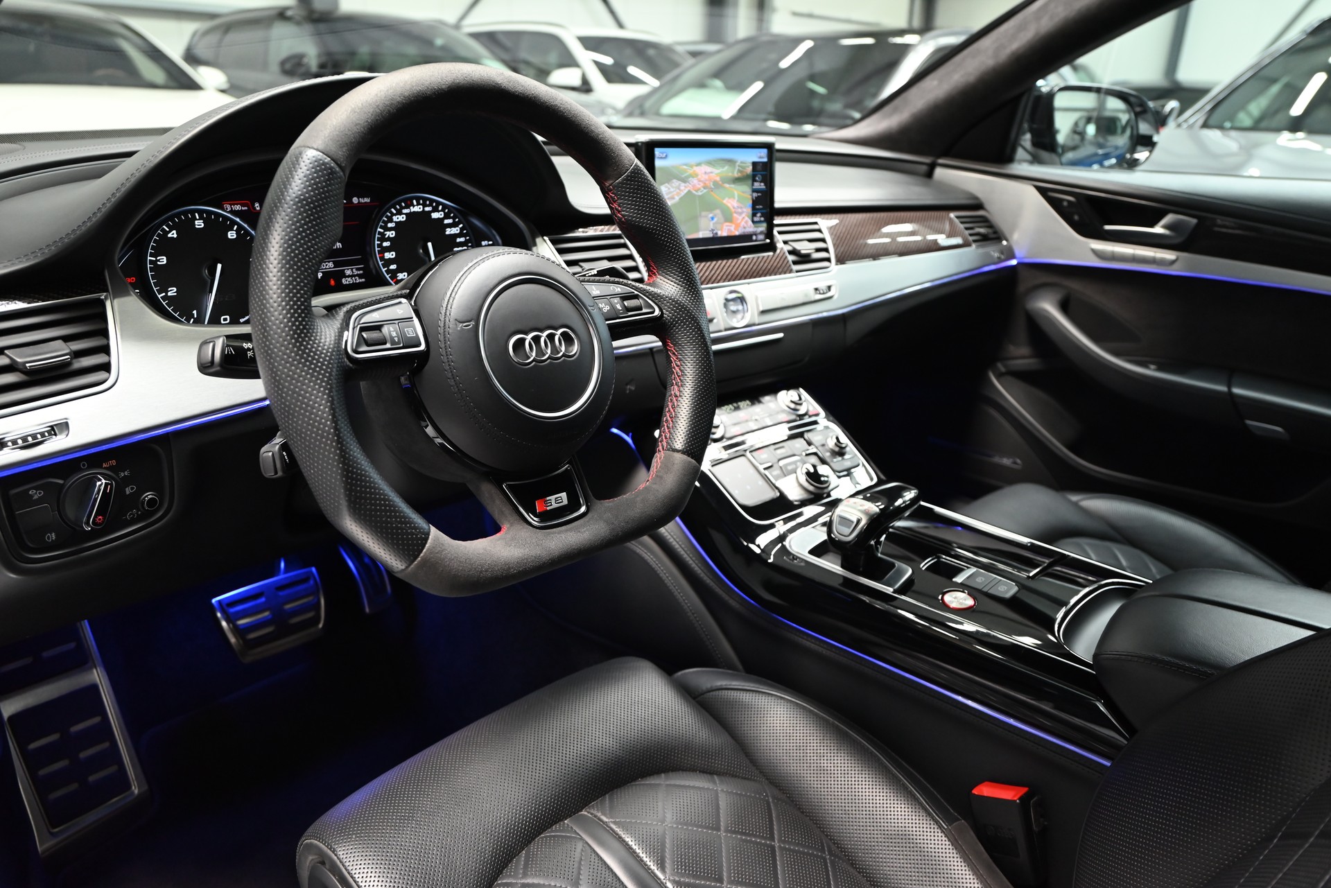 AUDI S8 4.0 TFSI V8 plus quattro tiptronic-image-19