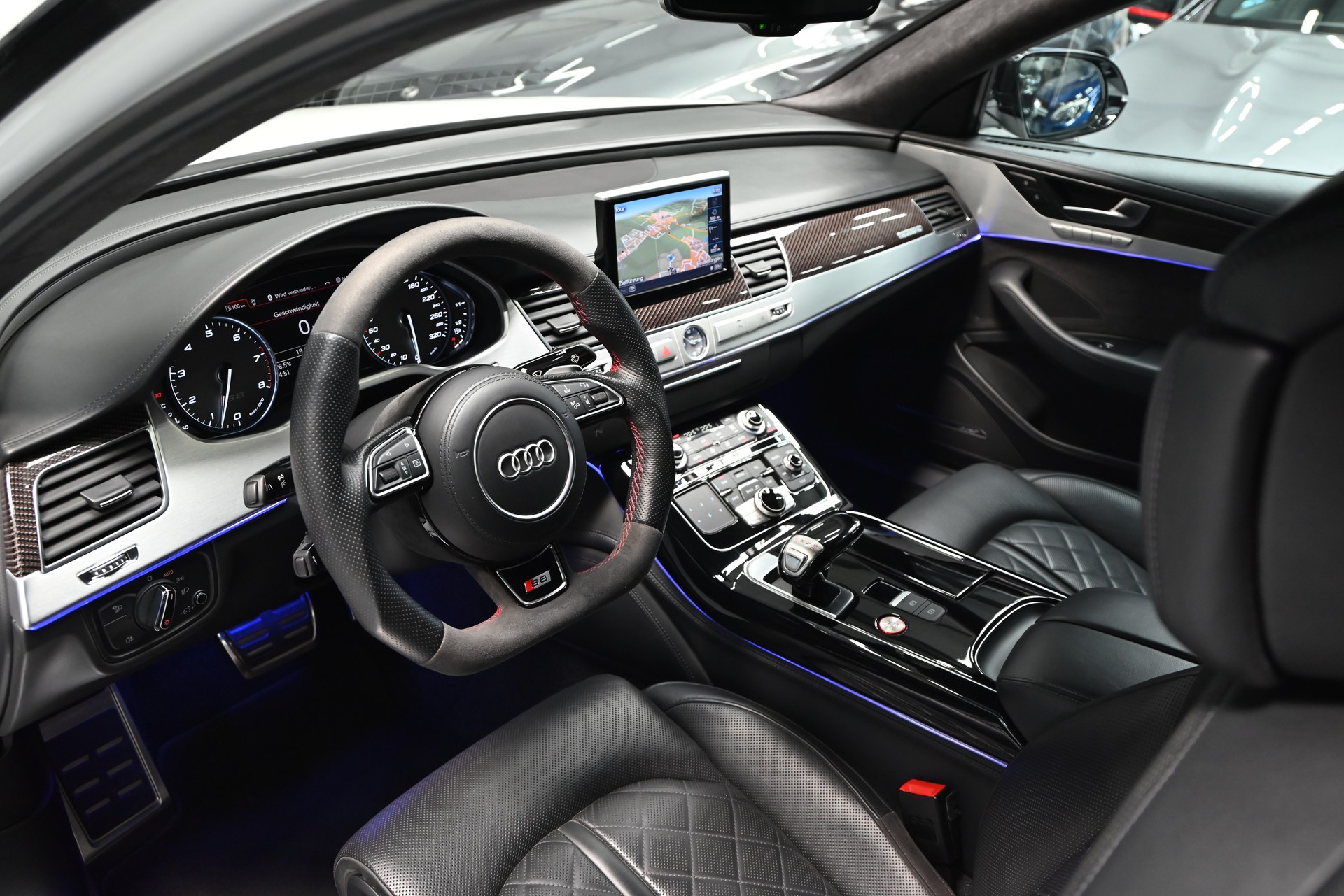 AUDI S8 4.0 TFSI V8 plus quattro tiptronic-image-18