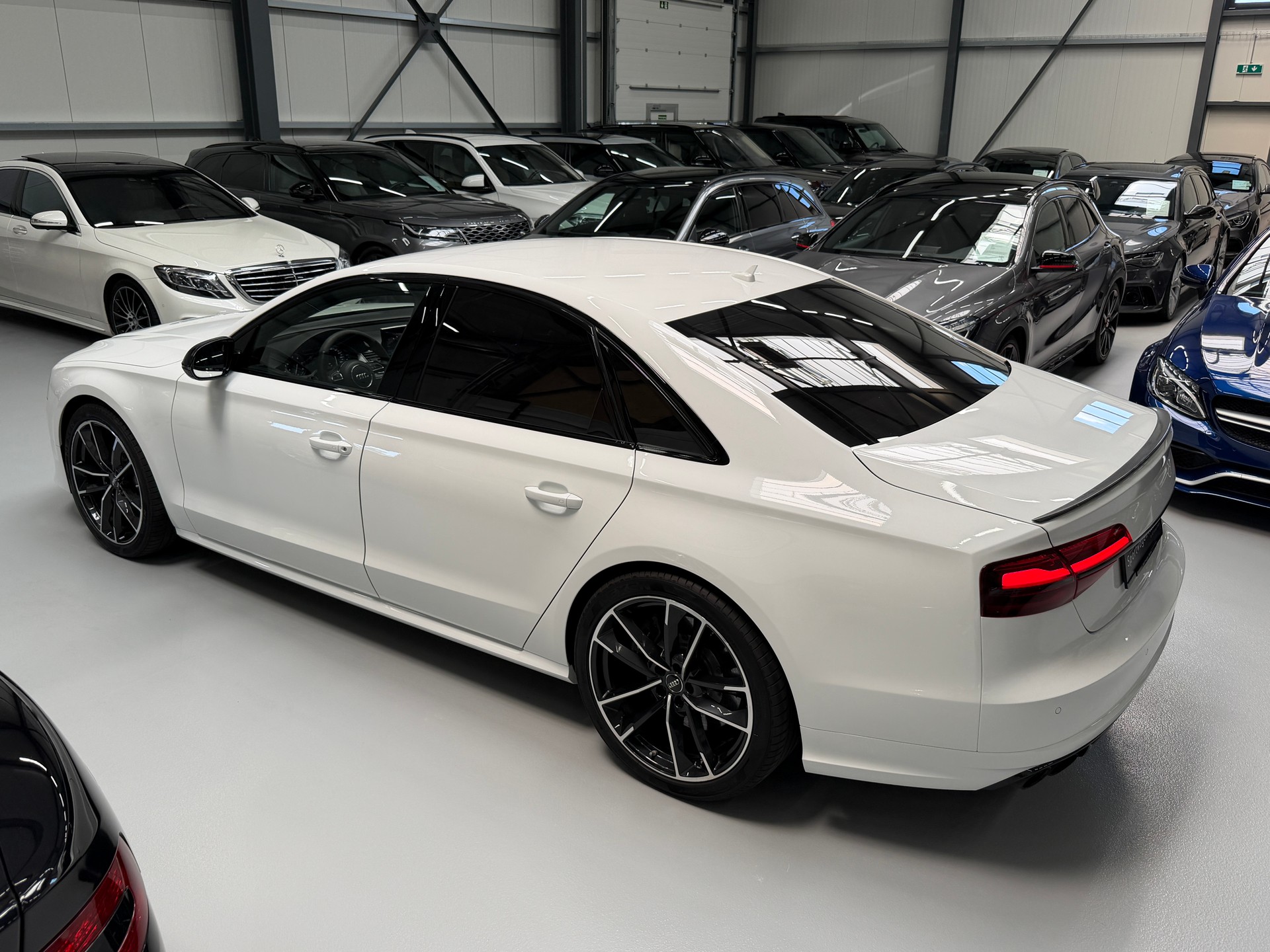 AUDI S8 4.0 TFSI V8 plus quattro tiptronic-image-3