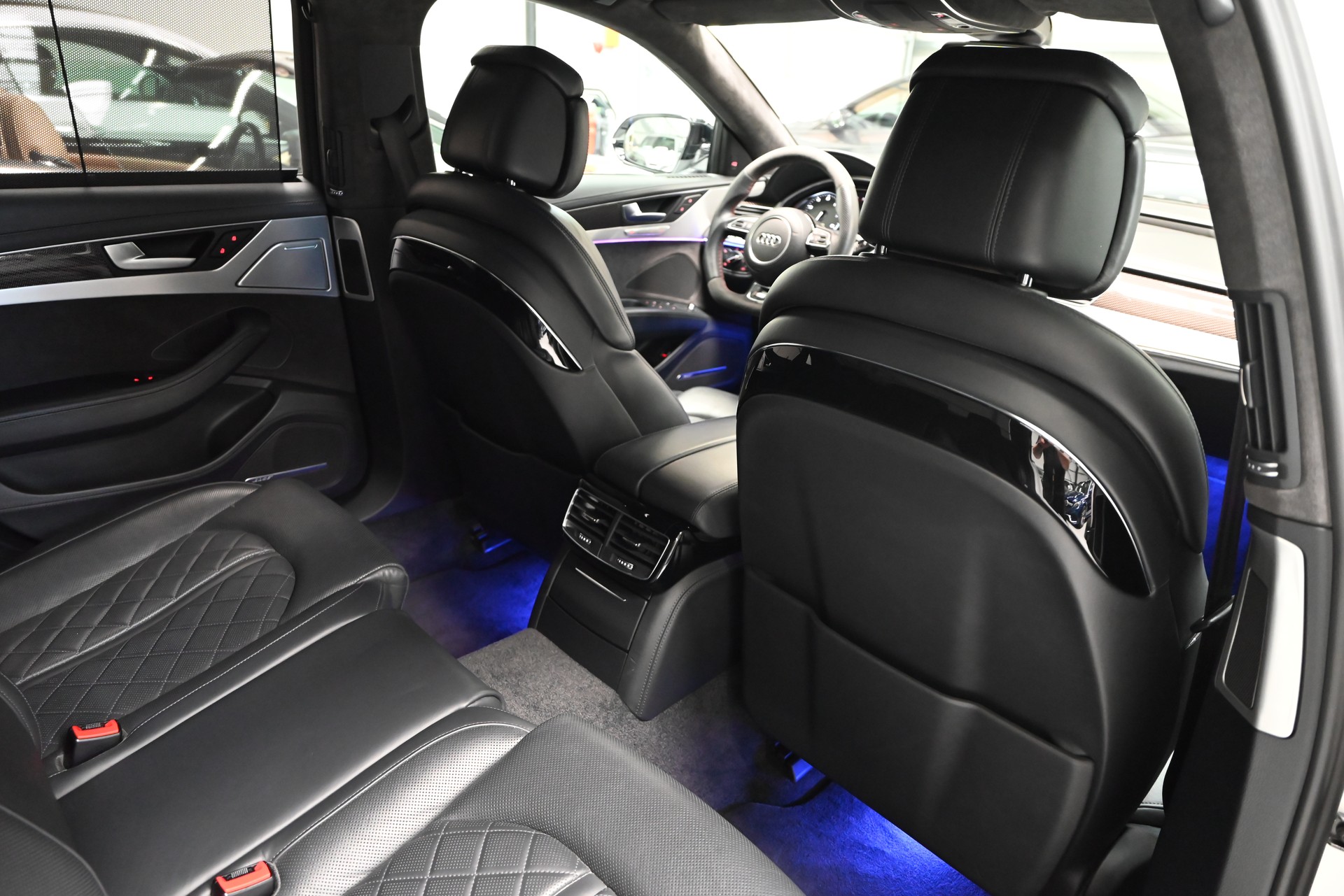 AUDI S8 4.0 TFSI V8 plus quattro tiptronic-image-26