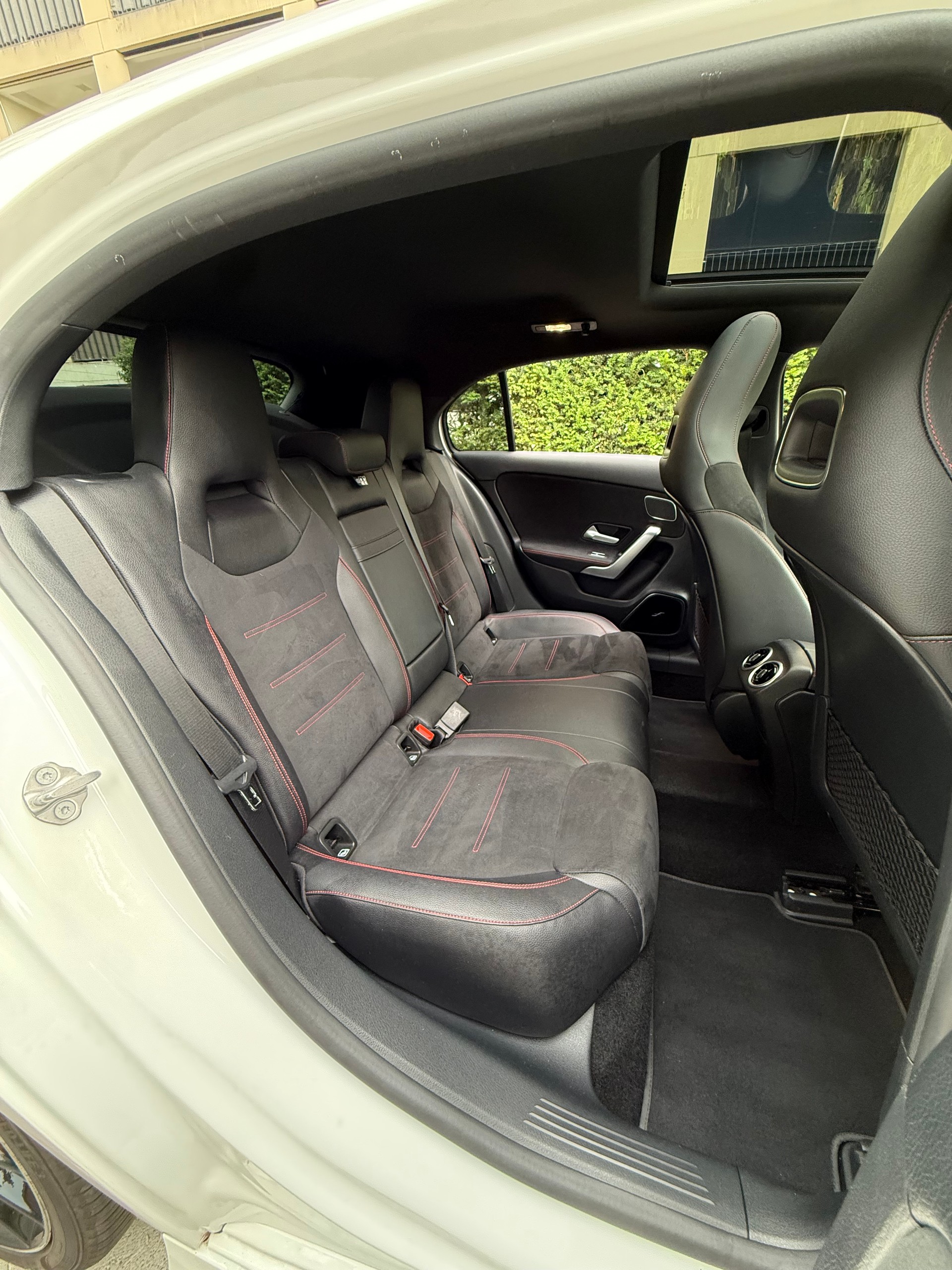 MERCEDES-BENZ A 220 AMG Line 4m-image-15