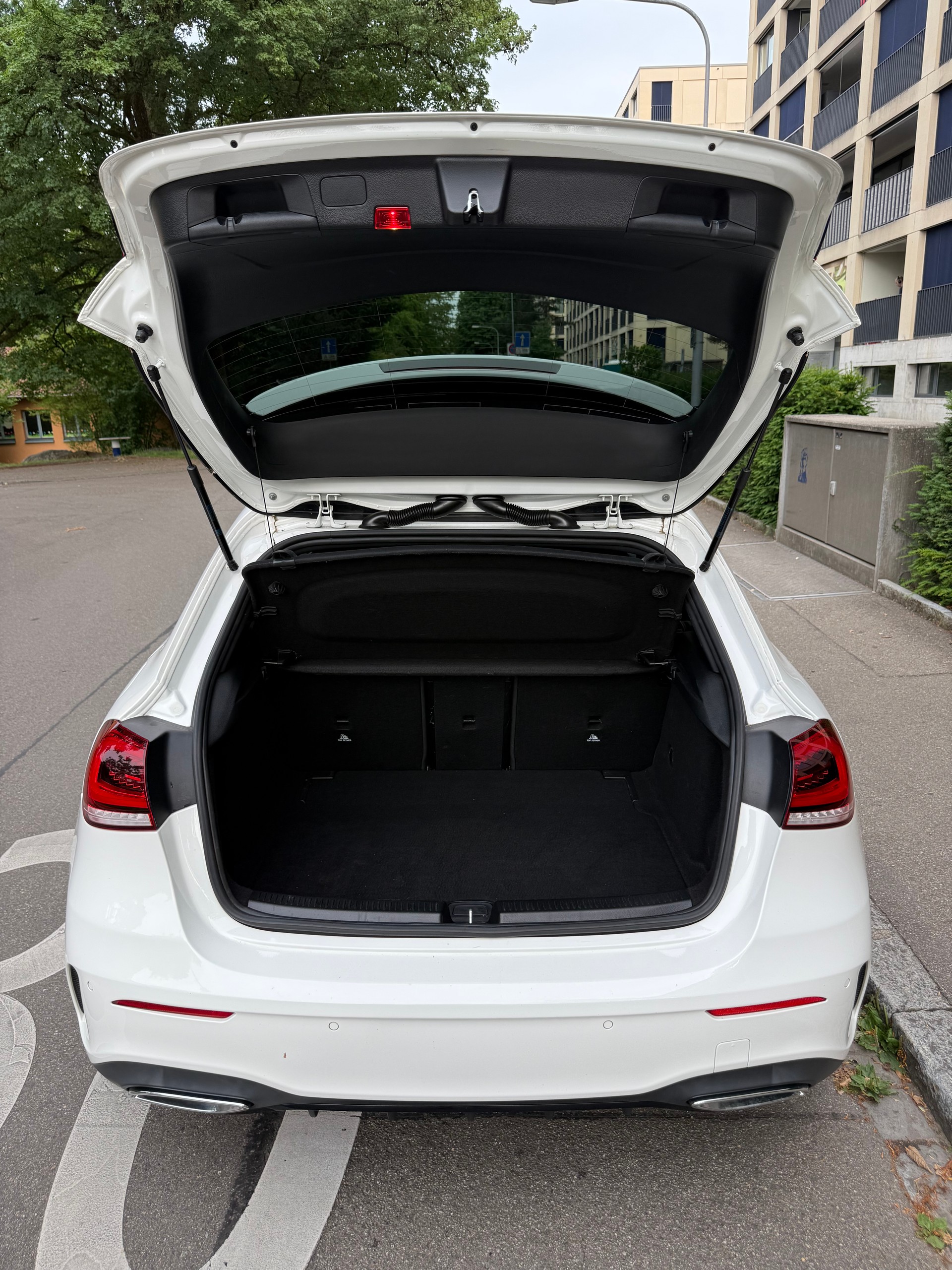 MERCEDES-BENZ A 220 AMG Line 4m-image-5