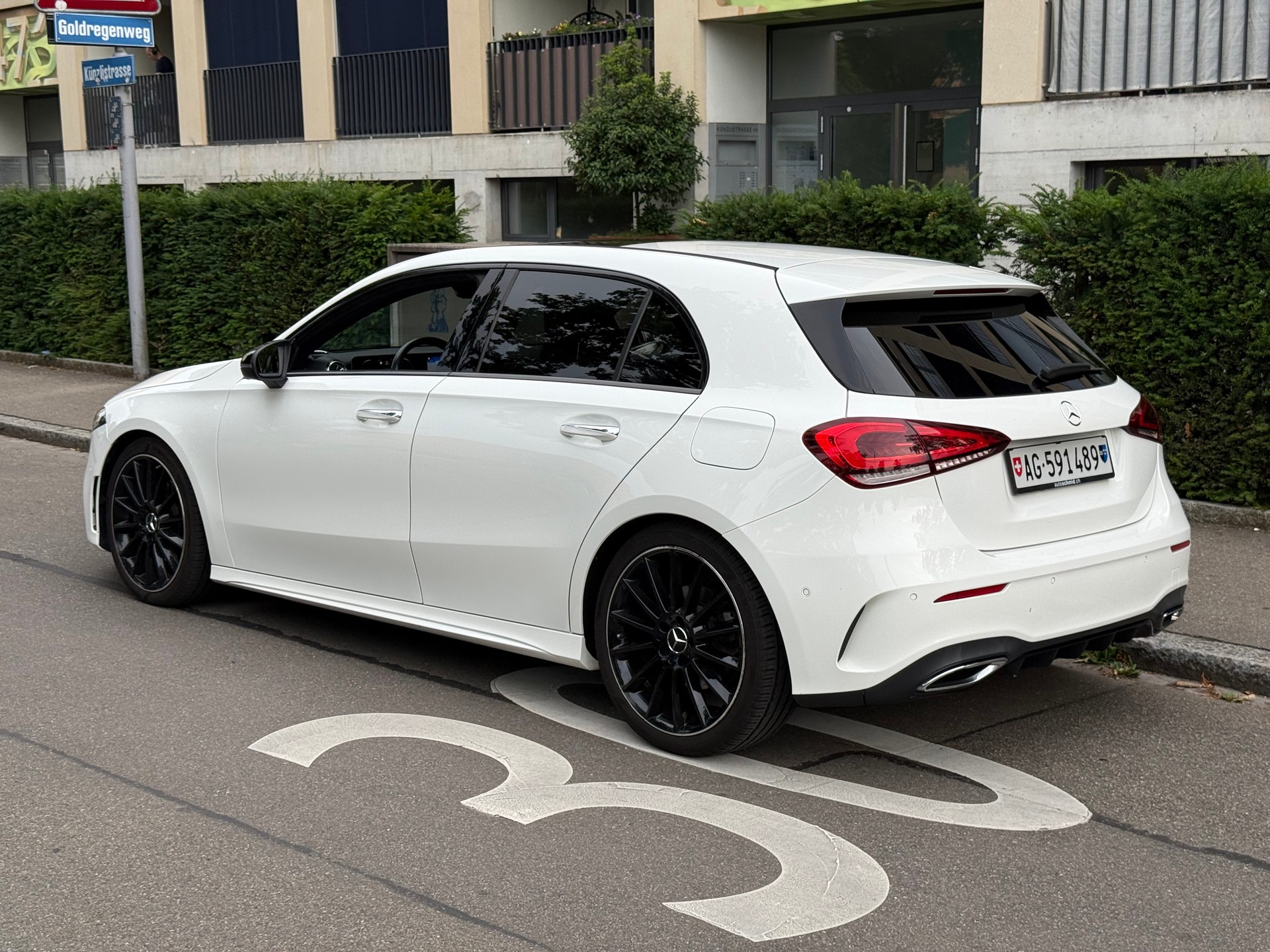 MERCEDES-BENZ A 220 AMG Line 4m-image-3