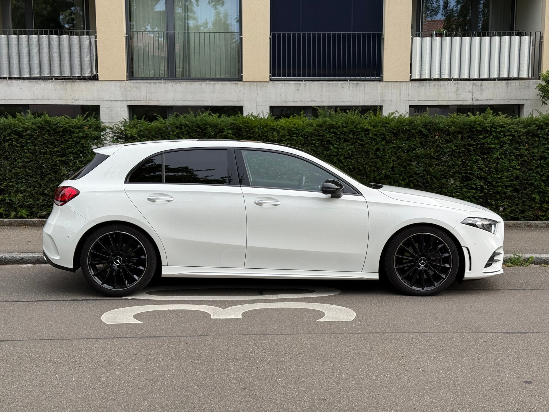 MERCEDES-BENZ A 220 AMG Line 4m-image-7