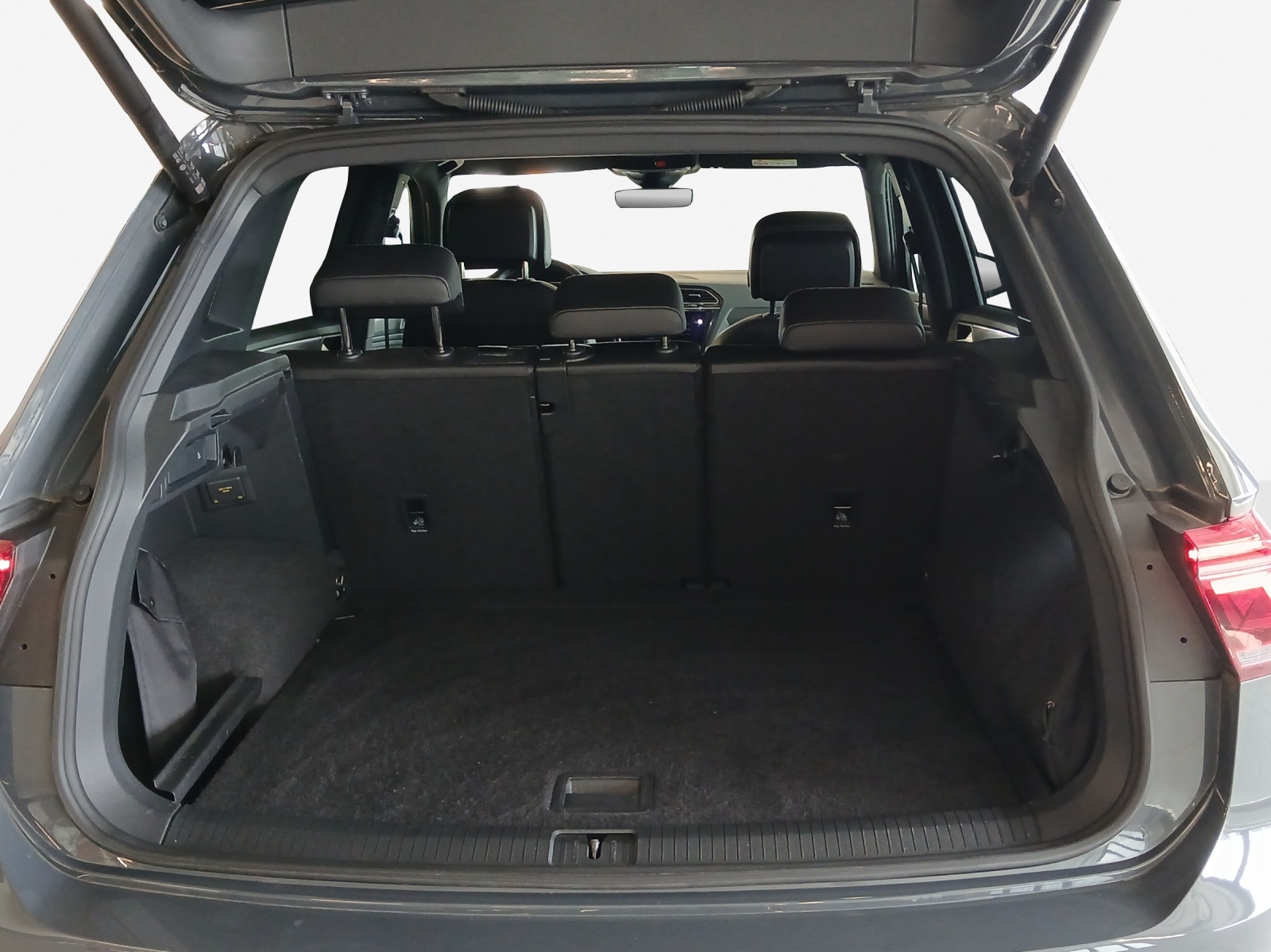 VW Tiguan 2.0 TDI SCR R-Line 4Motion DSG-image-12